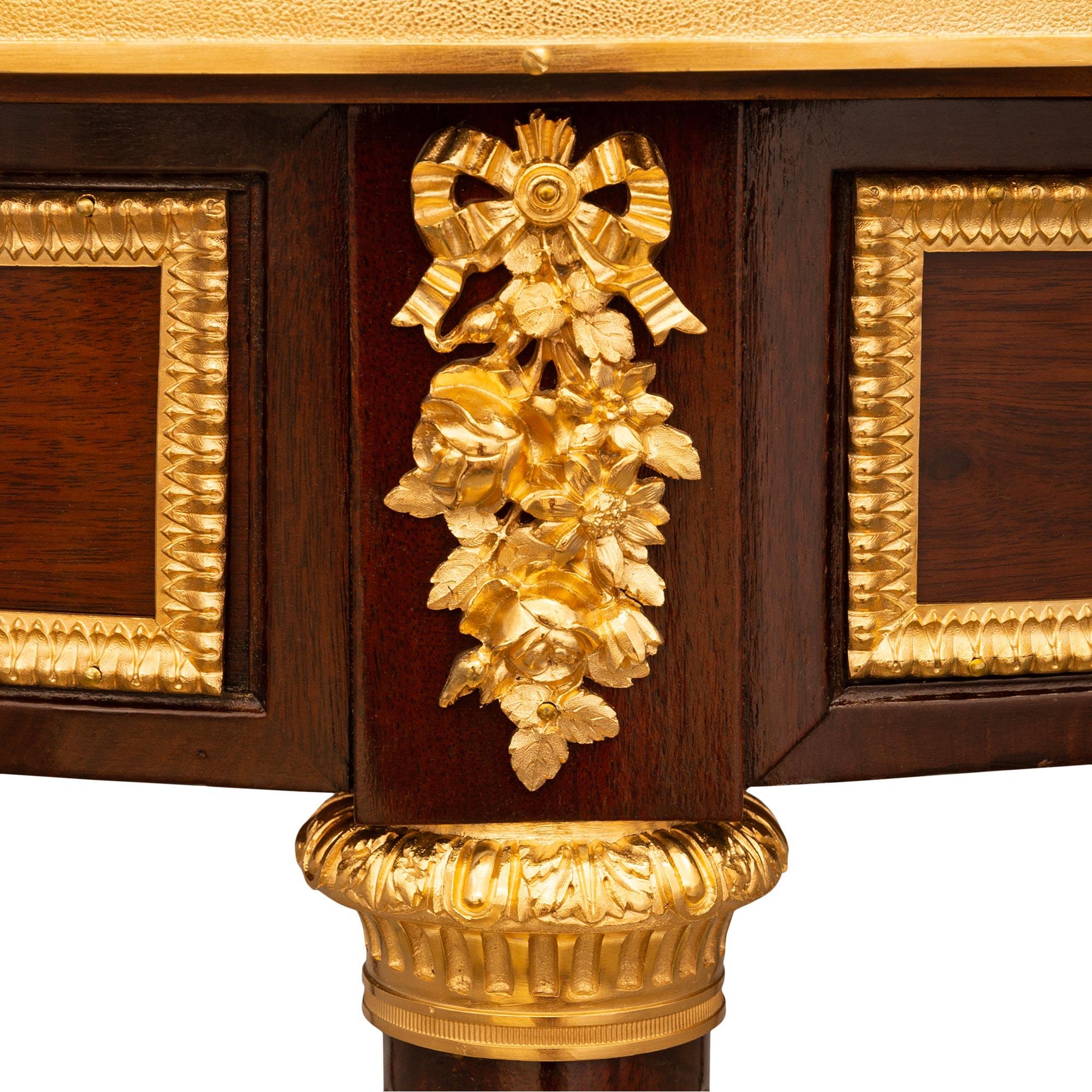 Französischer Marmor-Beistelltisch aus der Belle Epoque des 19. Jahrhunderts im Stil Louis XVI im Angebot 2