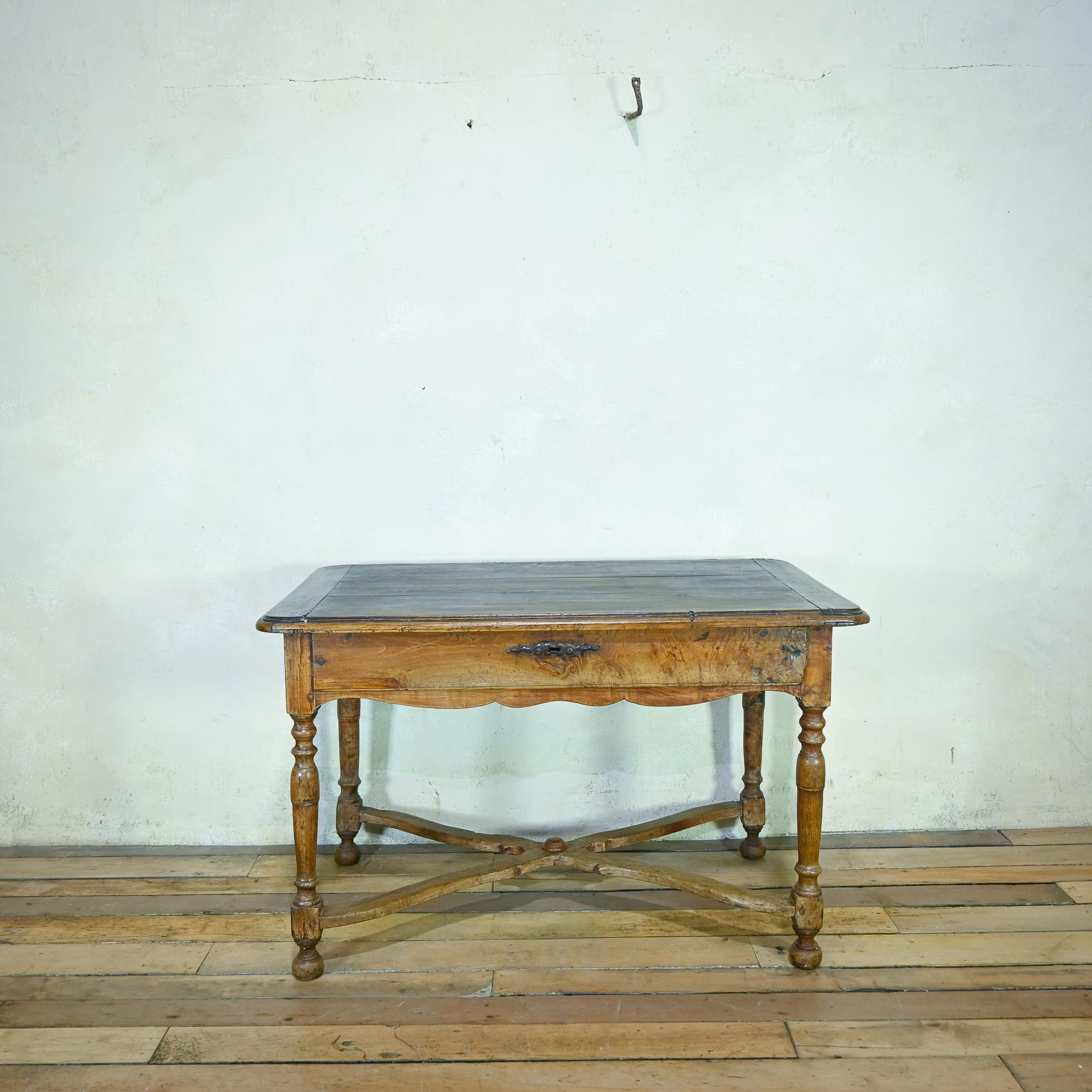 A French 19th Century Chestnut Side Table - Desk In Good Condition For Sale In Basingstoke, Hampshire