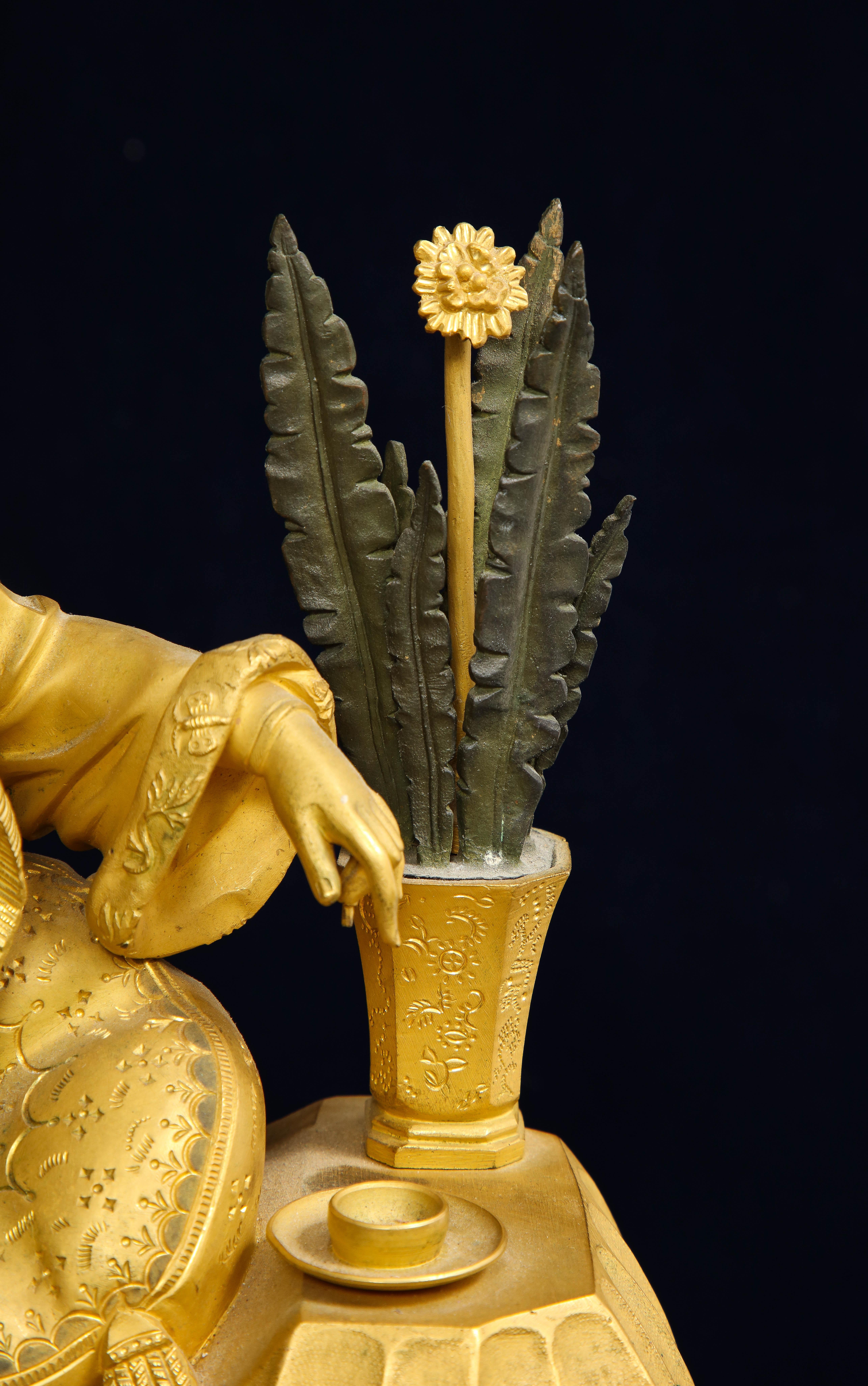 Französische Dore-Bronze-Chinoiserie-Figurenuhr des 19. Jahrhunderts für den chinesischen Markt im Angebot 6