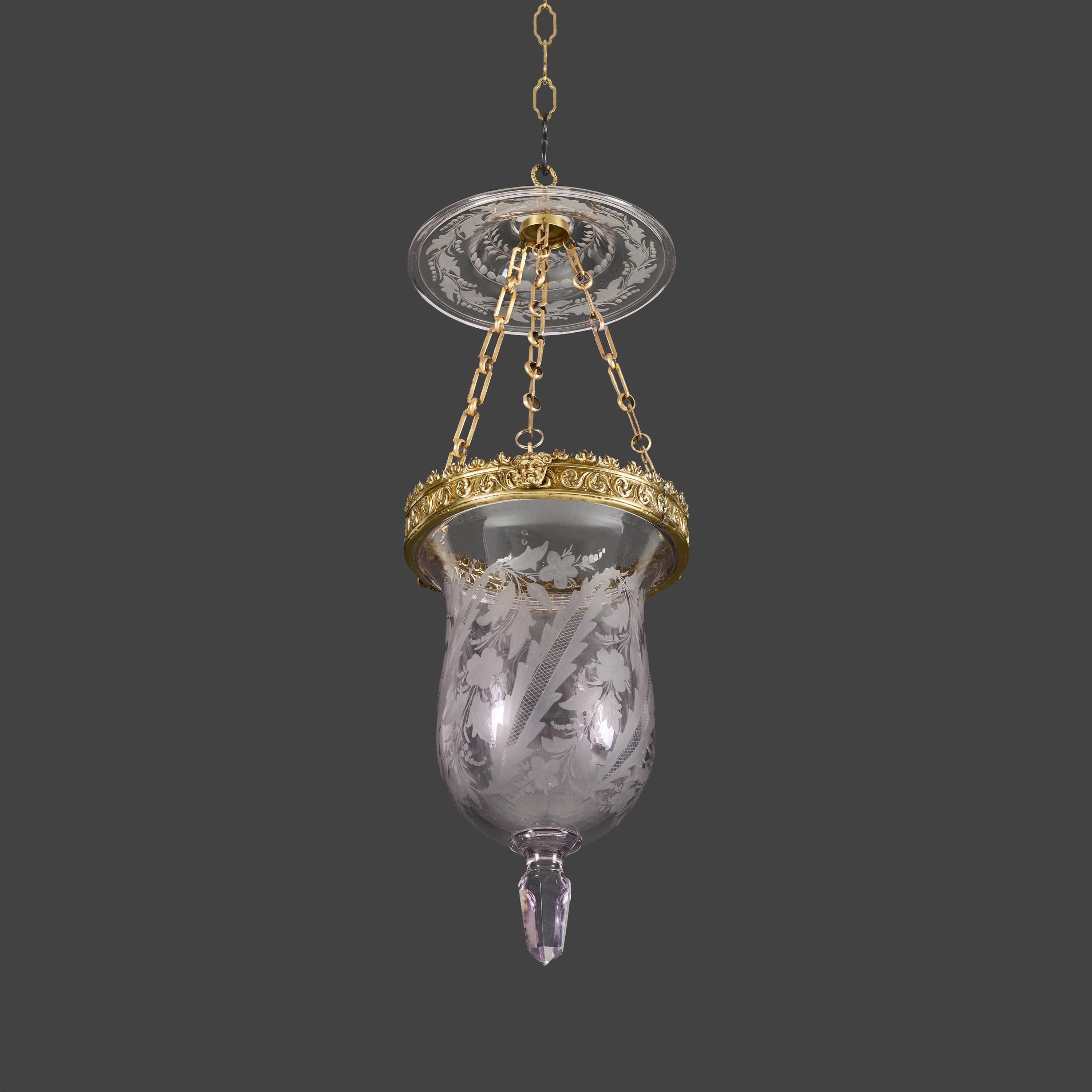 Eine französische Hängelaterne aus geätztem Glas des 19. (Französisch) im Angebot
