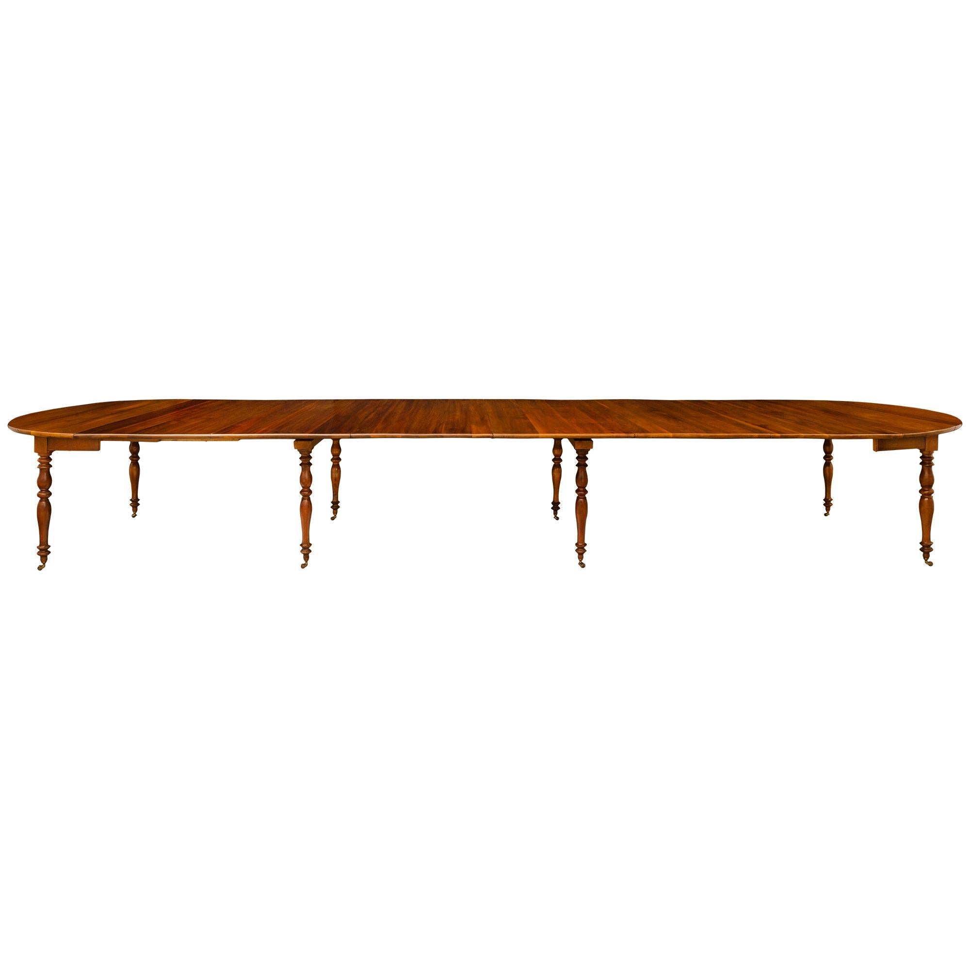 Noyer Table de salle à manger en noyer de style Louis Philippe du XIXe siècle en vente