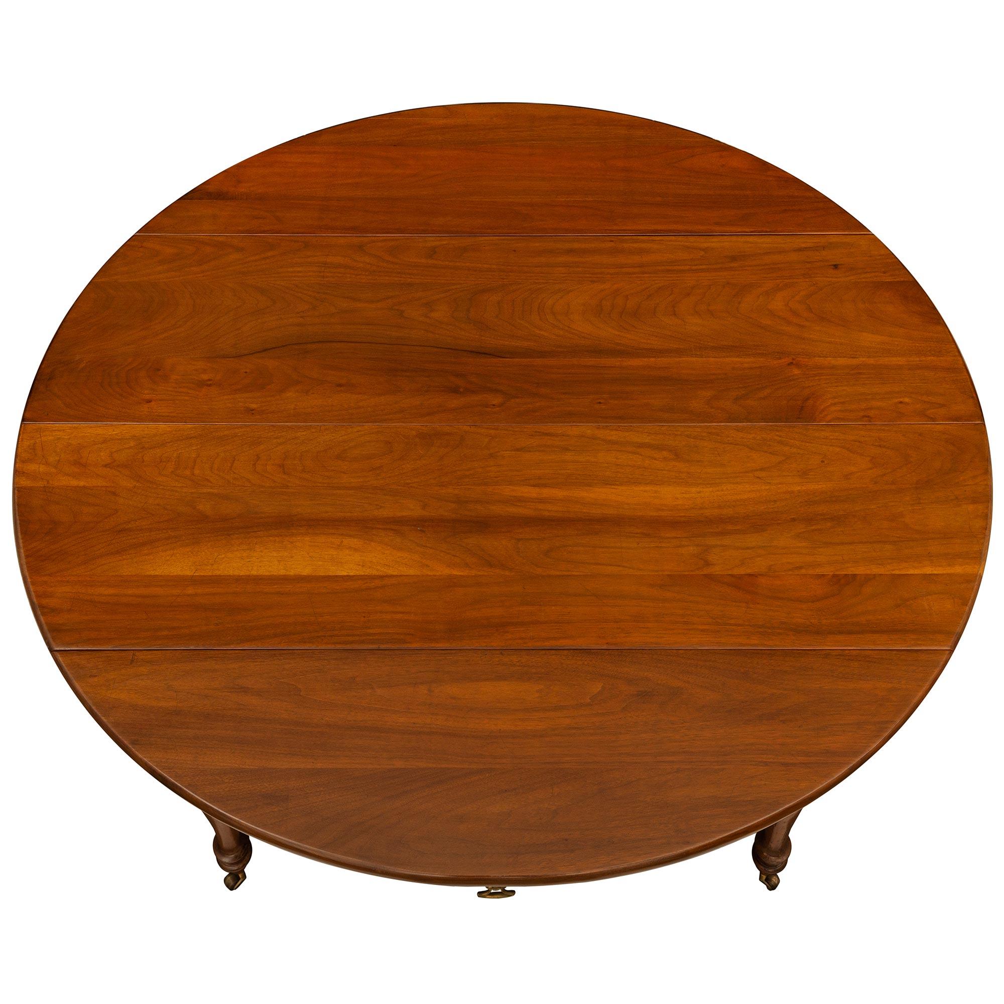 Table de salle à manger en noyer de style Louis Philippe du XIXe siècle en vente 3