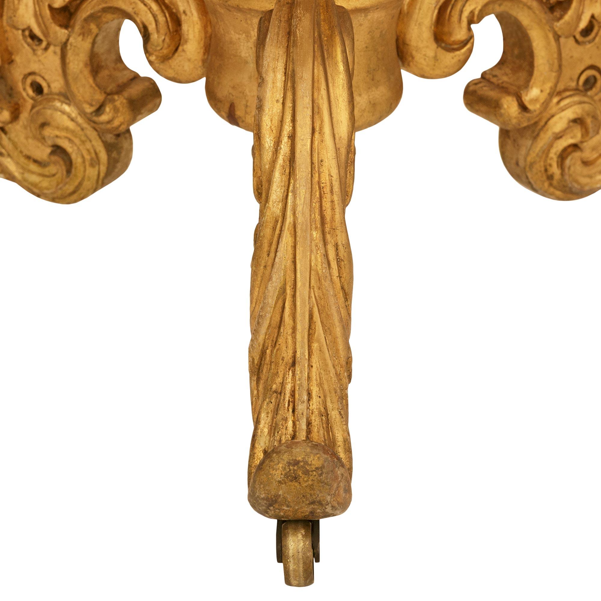 Paravento francese del XIX secolo di stile Luigi XIV in legno dorato e punto d'aghi in vendita 4