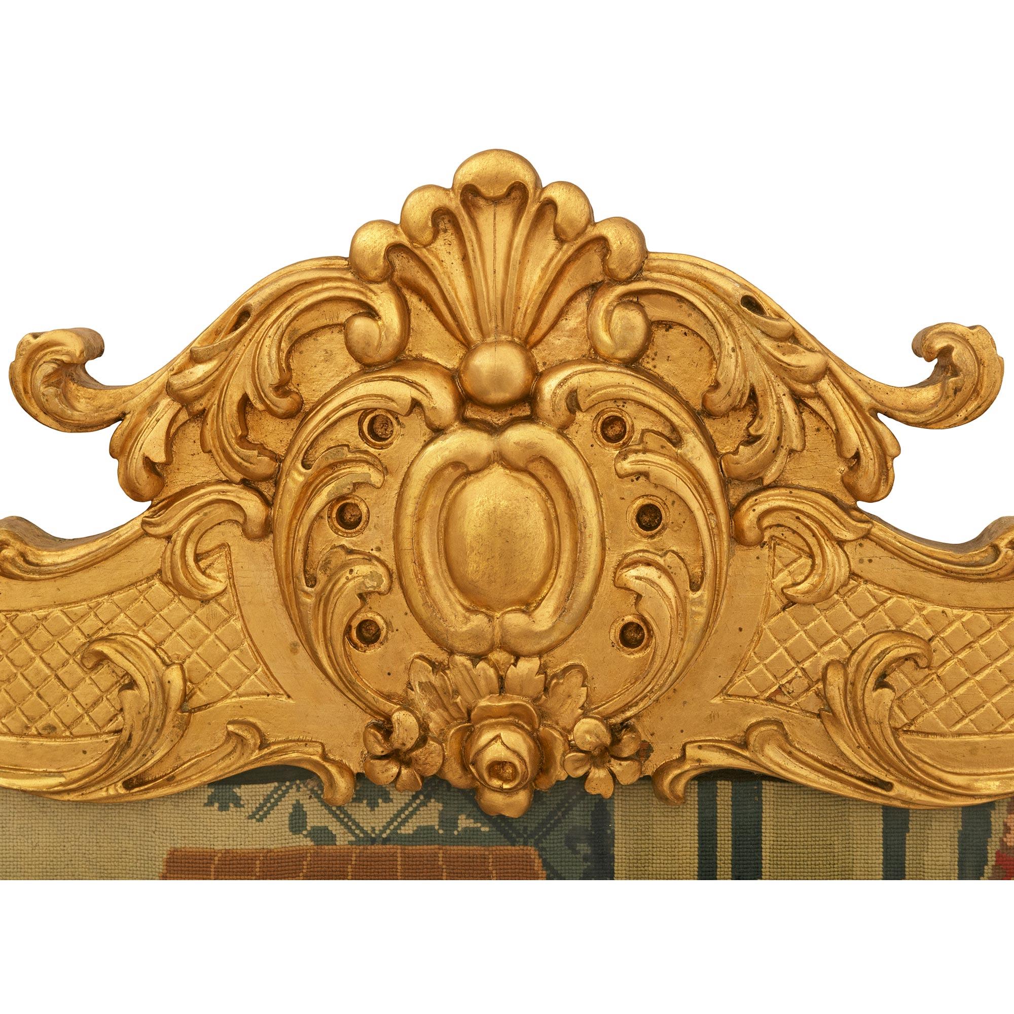 Paravento francese del XIX secolo di stile Luigi XIV in legno dorato e punto d'aghi In condizioni buone in vendita a West Palm Beach, FL