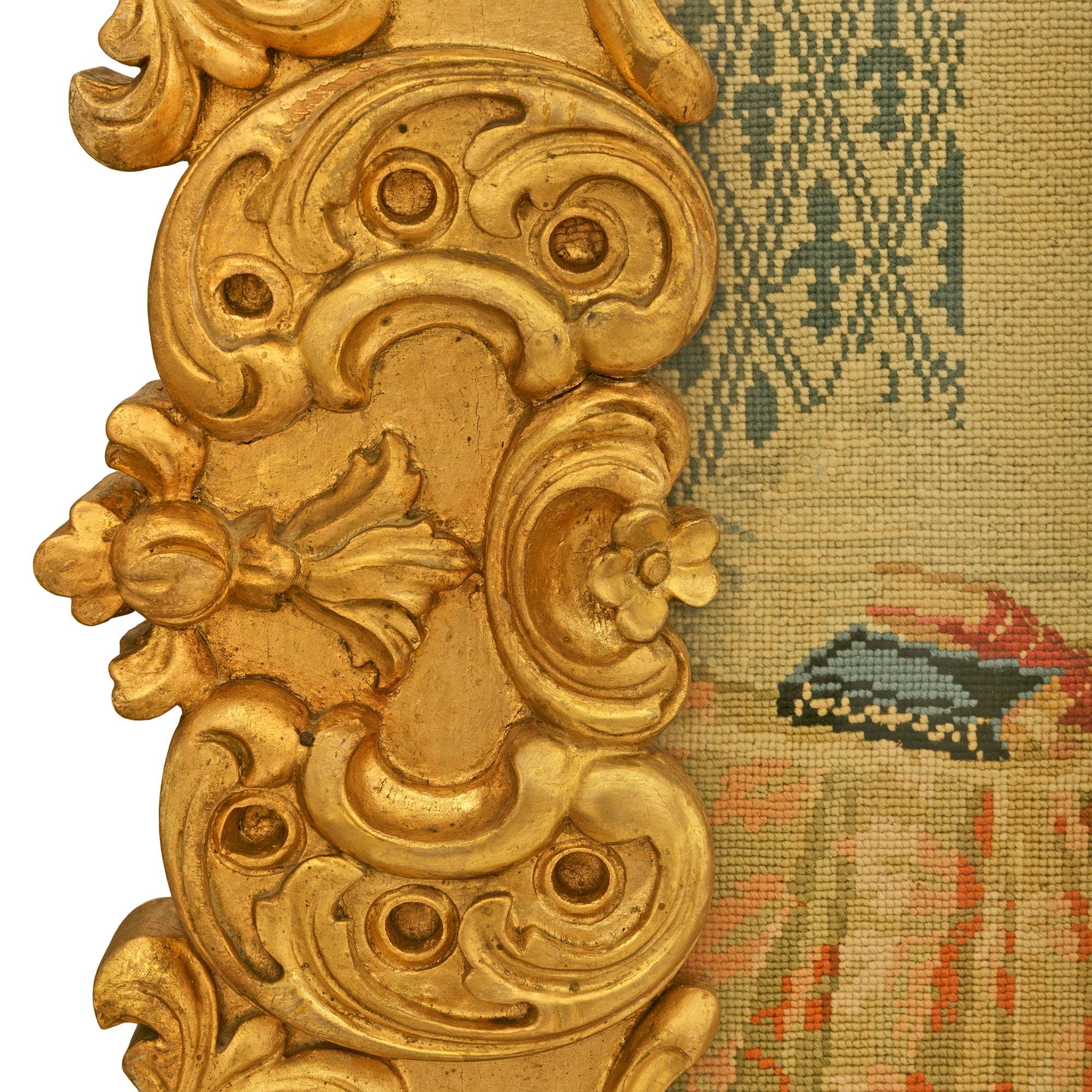 Paravento francese del XIX secolo di stile Luigi XIV in legno dorato e punto d'aghi in vendita 1