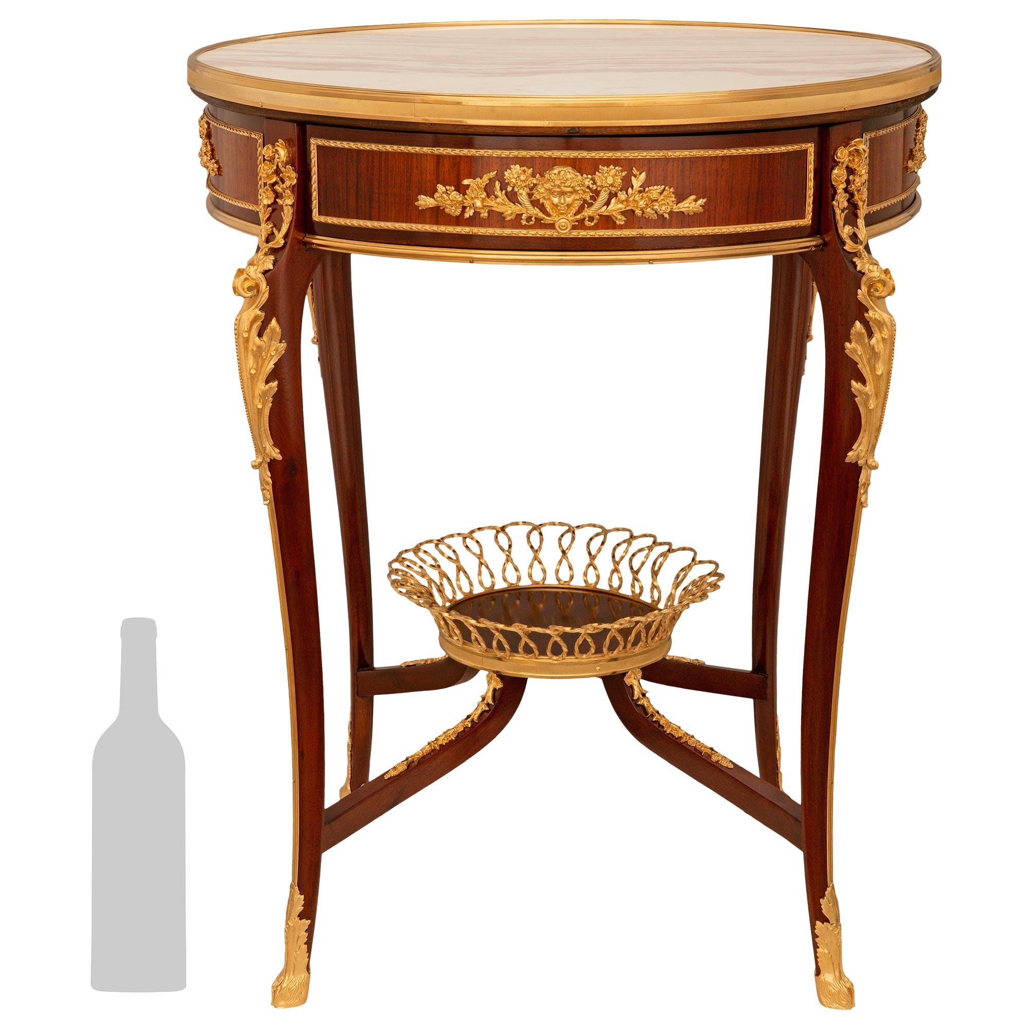 Français Table d'appoint en bois de roi, d'époque Louis XV ou Belle Époque, du XIXe siècle. en vente