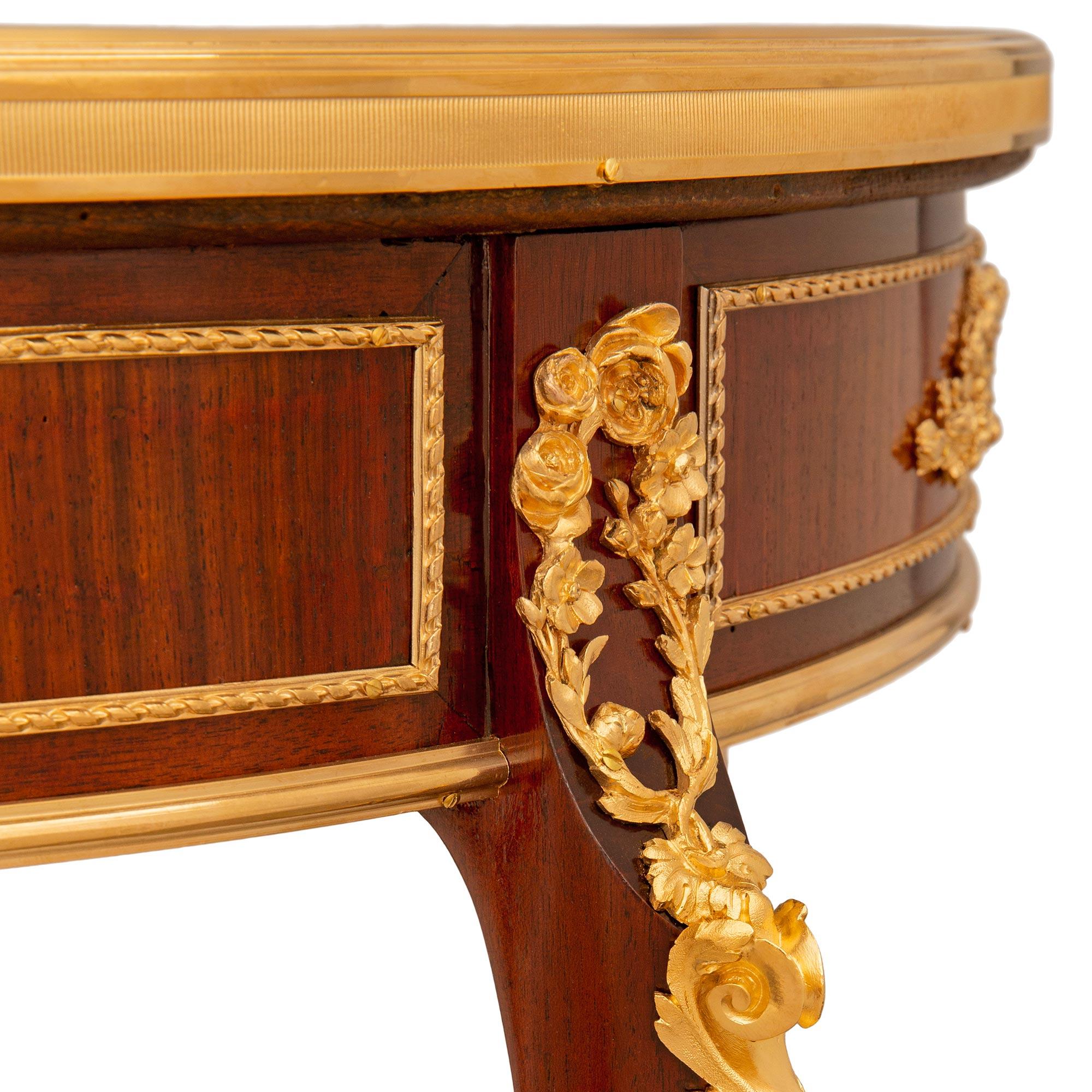 Table d'appoint en bois de roi, d'époque Louis XV ou Belle Époque, du XIXe siècle. en vente 1