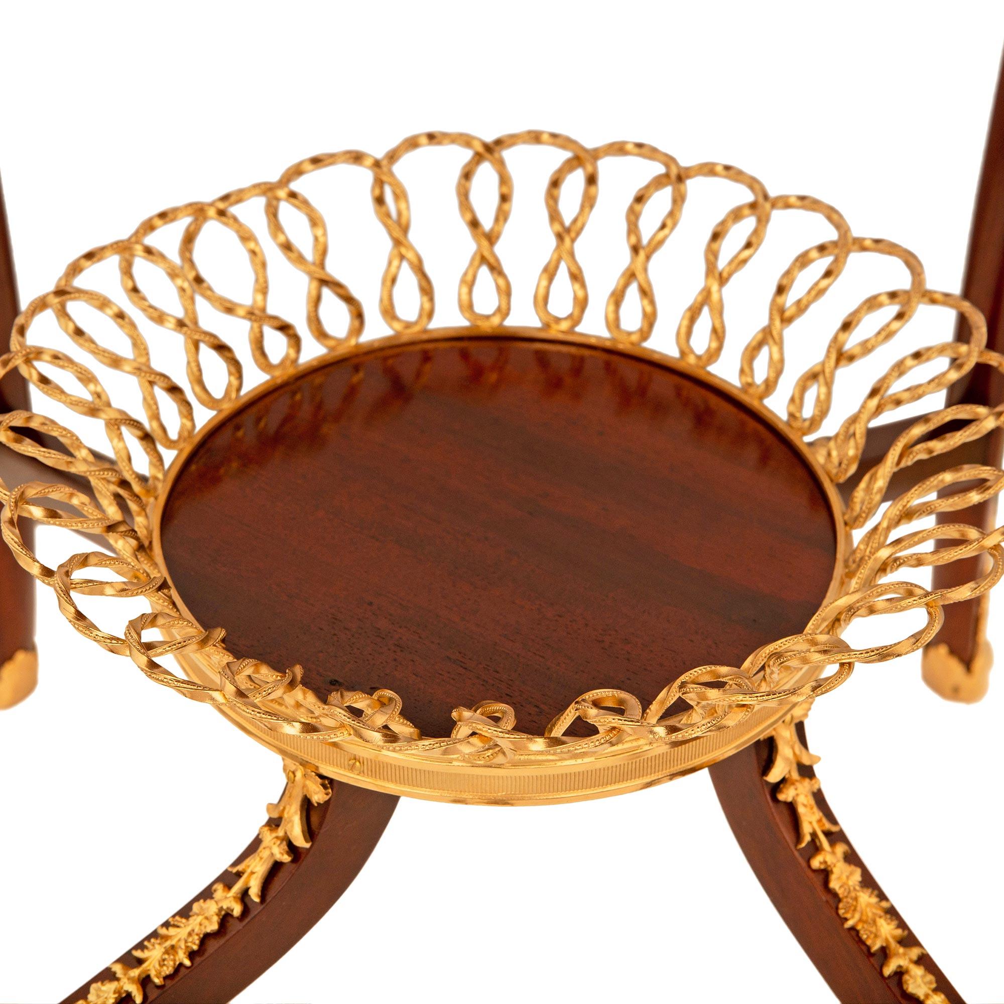 Table d'appoint en bois de roi, d'époque Louis XV ou Belle Époque, du XIXe siècle. en vente 2
