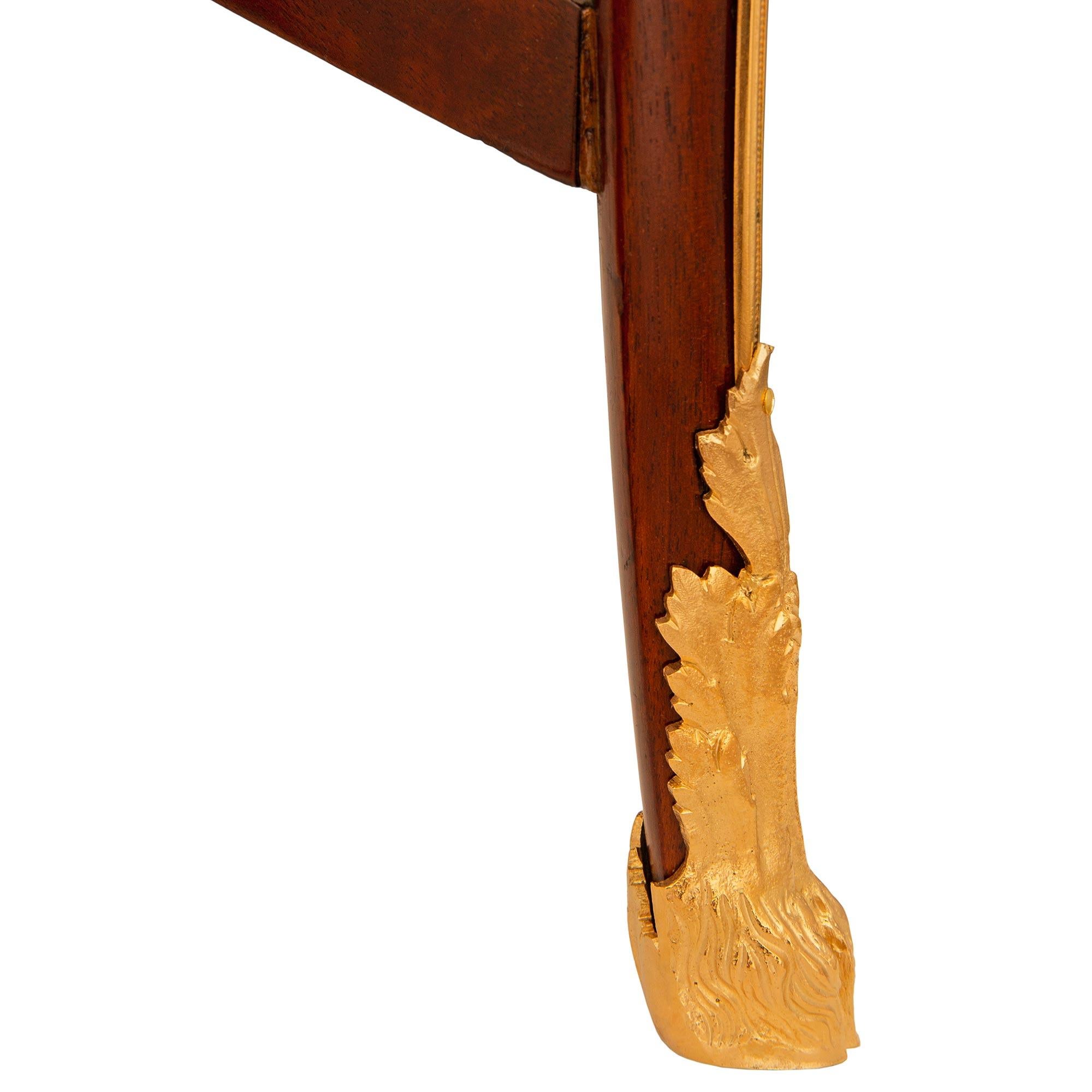 Table d'appoint en bois de roi, d'époque Louis XV ou Belle Époque, du XIXe siècle. en vente 3