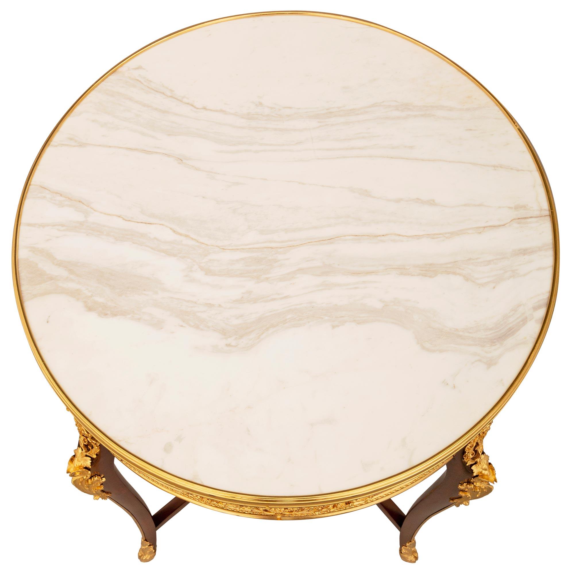 Table d'appoint en bois de roi, d'époque Louis XV ou Belle Époque, du XIXe siècle. en vente 4