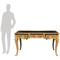 Scrivania francese del XIX secolo in stile Luigi XV in ebano, ottone, tartaruga e ormeggio