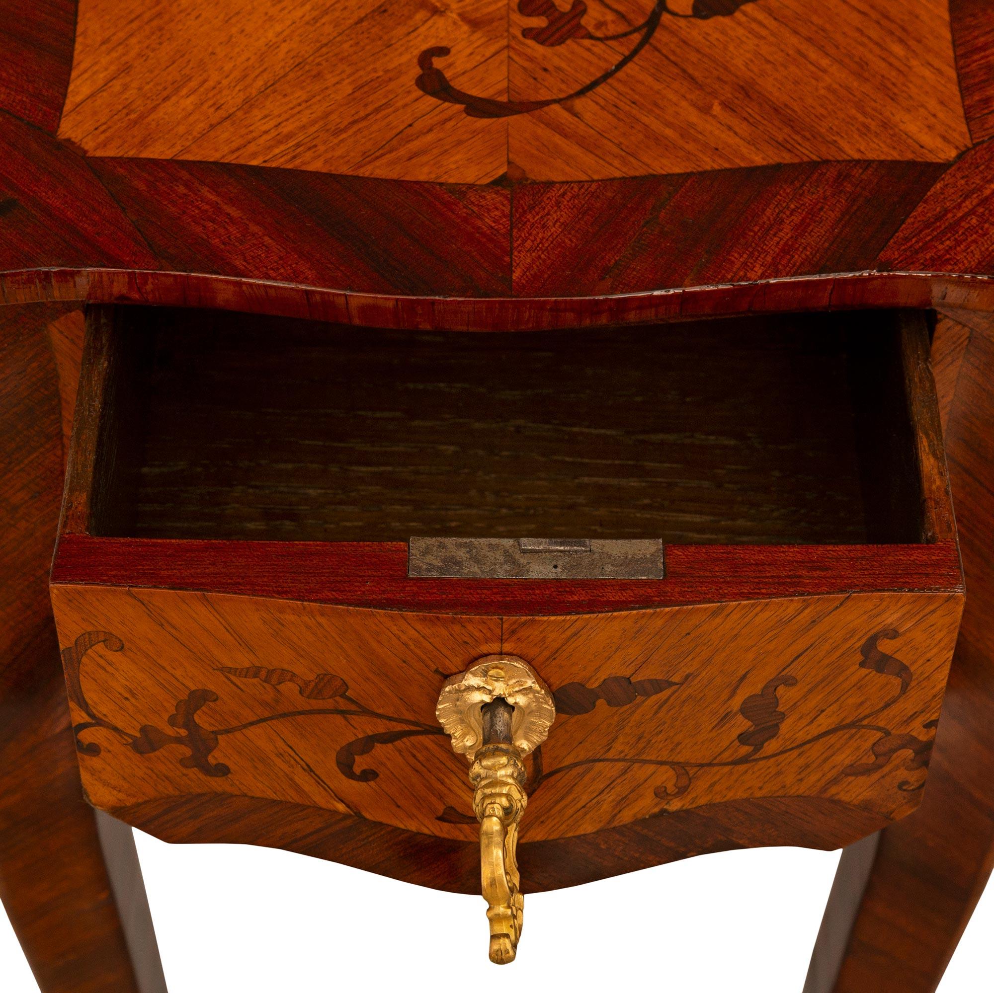 Table d'appoint en bois de roi, tulipier et bronze doré de style Louis XV du 19e siècle français en vente 1