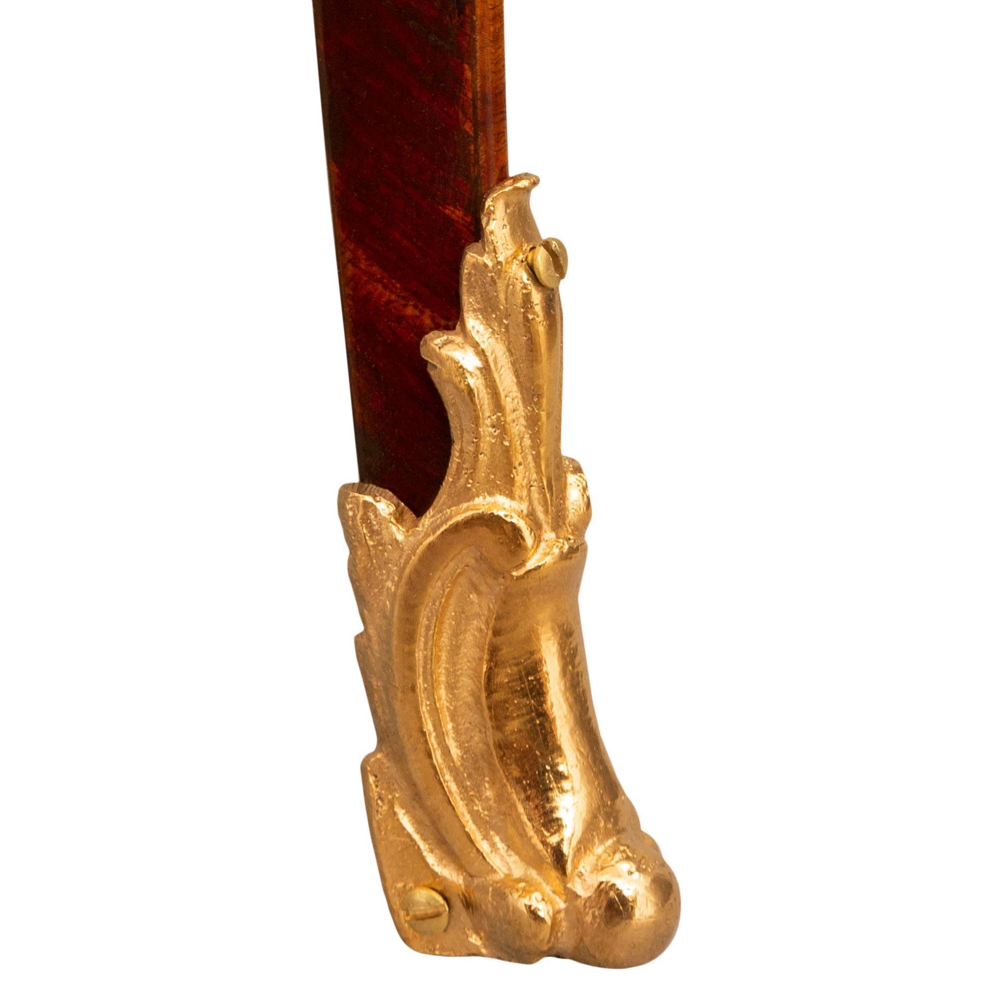 Table d'appoint en bois de roi, tulipier et bronze doré de style Louis XV du 19e siècle français en vente 2