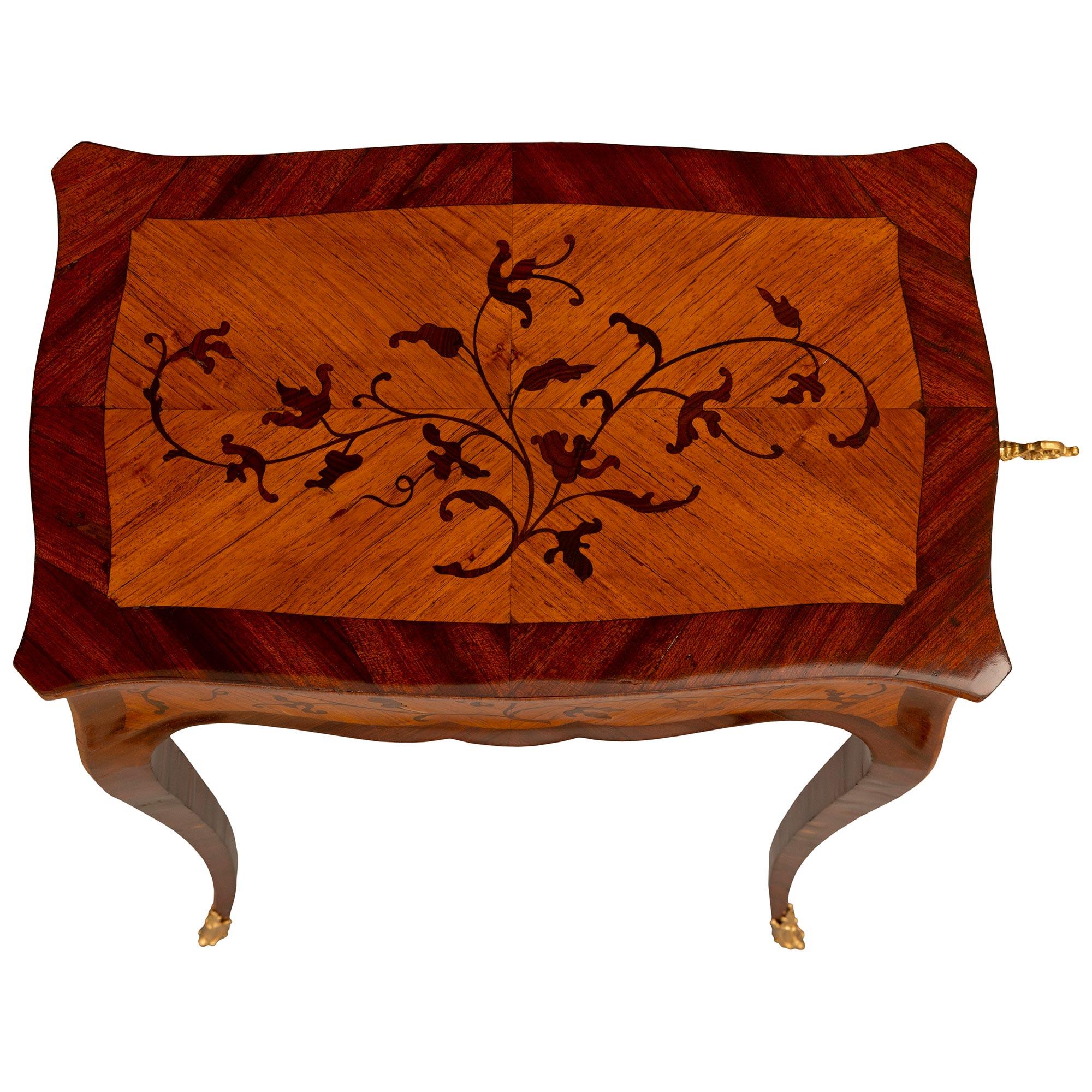 Table d'appoint en bois de roi, tulipier et bronze doré de style Louis XV du 19e siècle français en vente 3