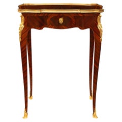 Französischer Beistelltisch aus Veilchenholz, Tulpenholz und Goldbronze im Stil Louis XV. des 19. Jahrhunderts