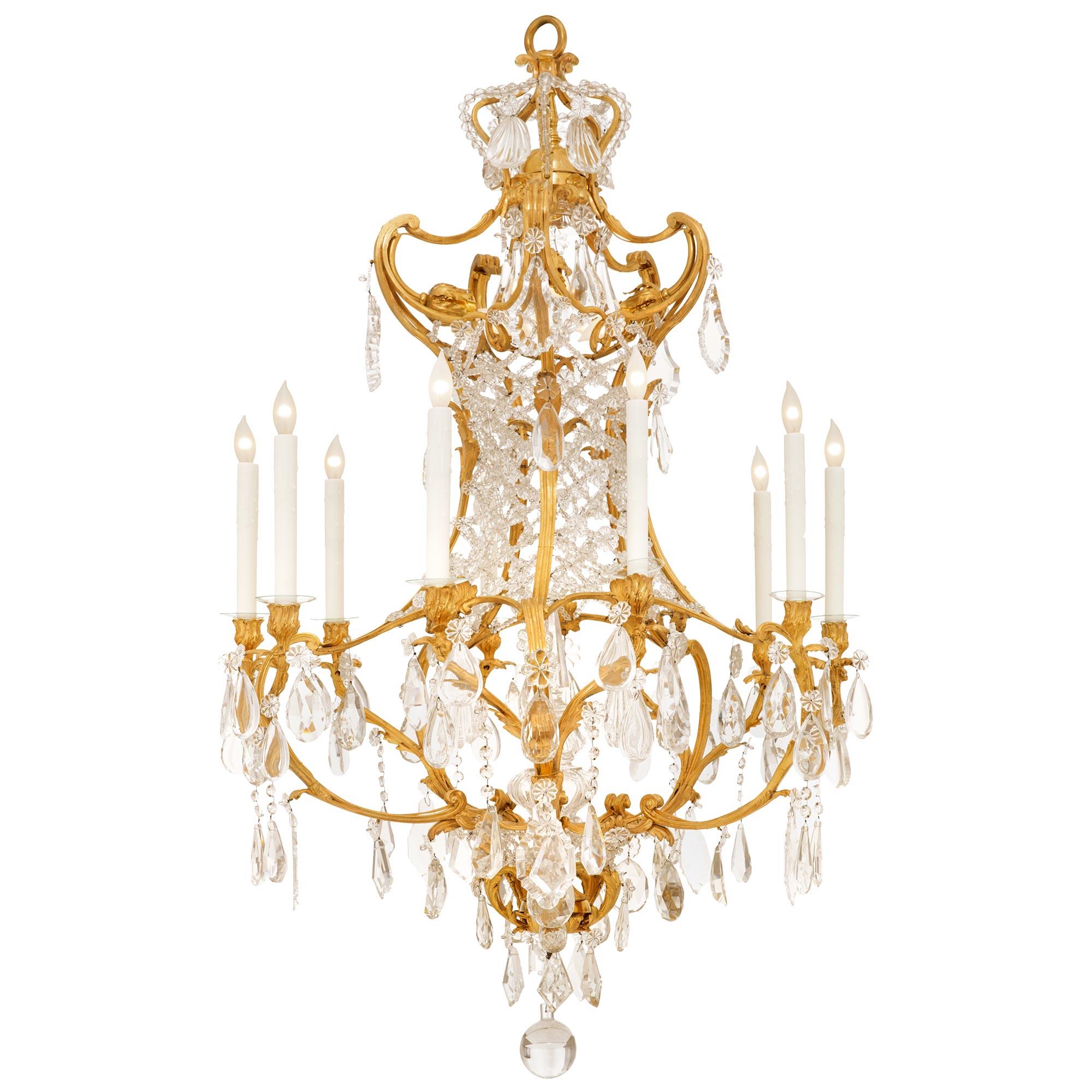 Lámpara de araña francesa del siglo XIX de estilo Luis XV, de Ormolu y cristal de Baccarat Francés en venta