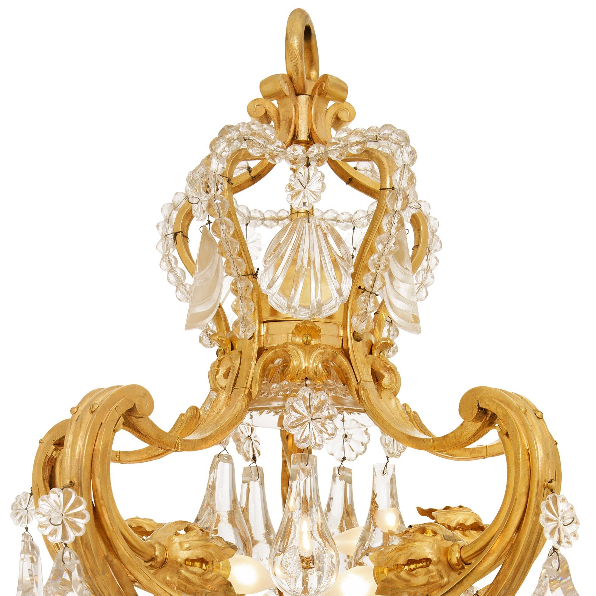 Lámpara de araña francesa del siglo XIX de estilo Luis XV, de Ormolu y cristal de Baccarat en Bueno estado para la venta en West Palm Beach, FL