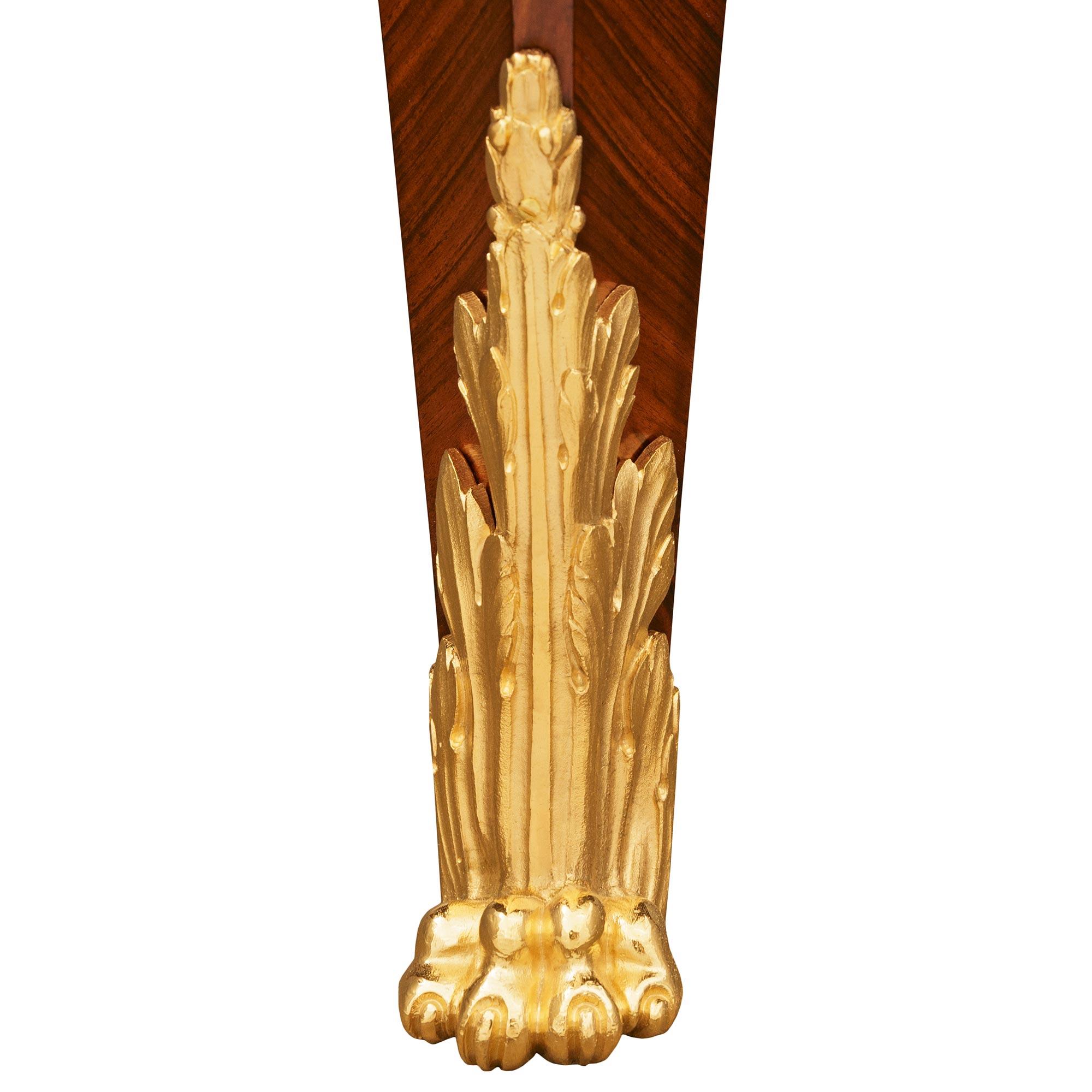 Escritorio francés del siglo XIX de madera de tulipán y ormolu de estilo Luis XV en venta 7