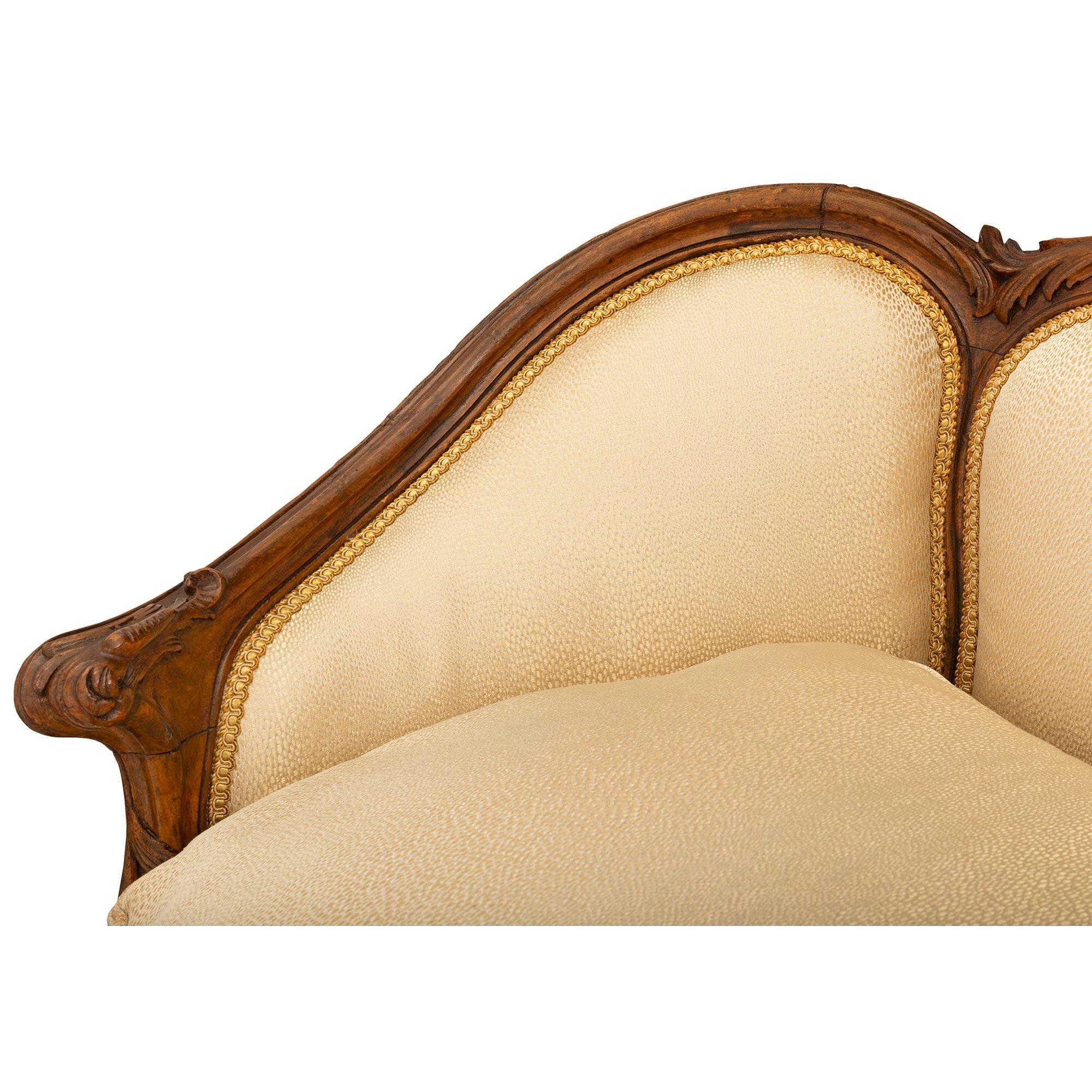 A French 19th century Louis XV st. walnut settee For Sale 1