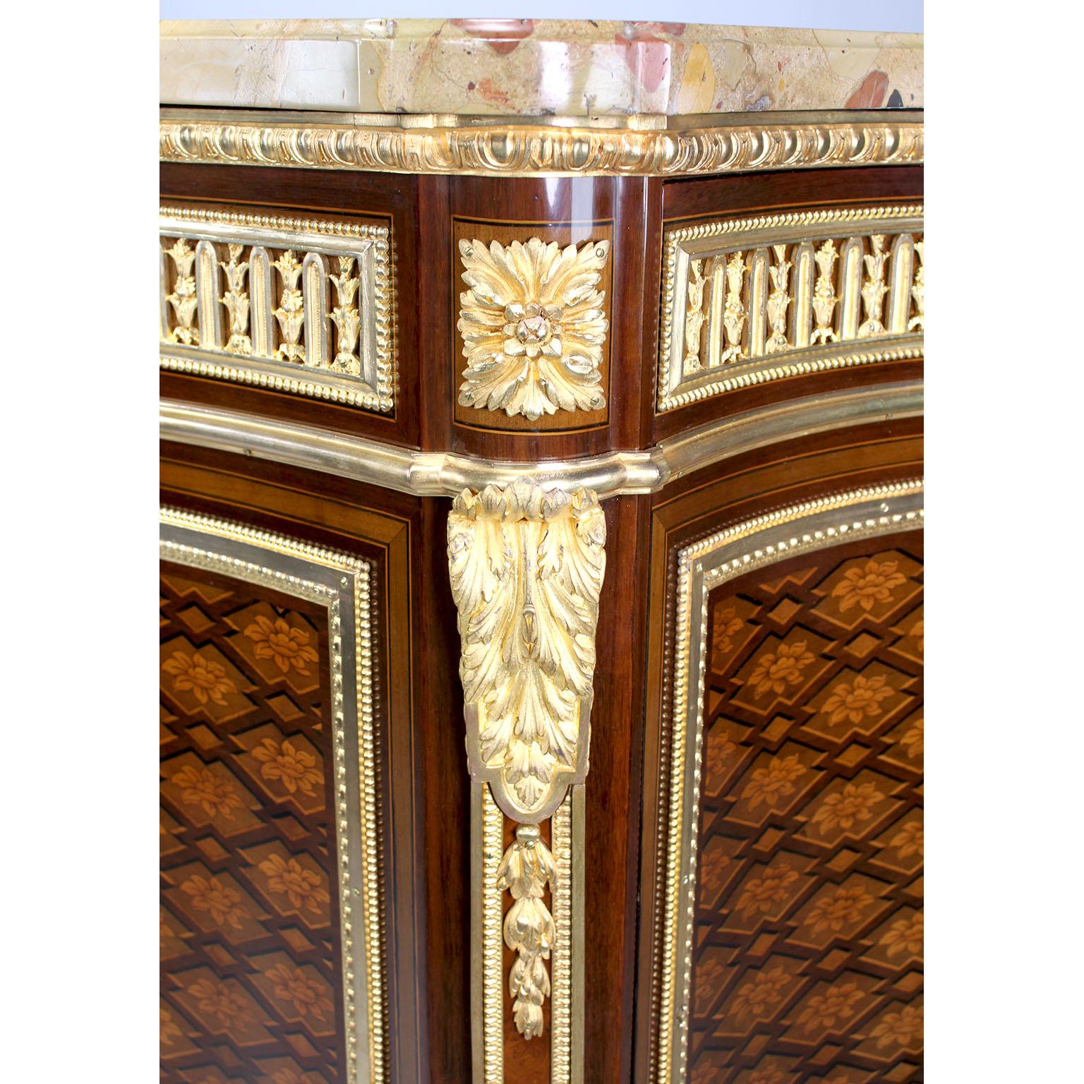 Commode francese del XIX secolo Luigi XV-XVI con piano in marmo e intarsio montato ad ormoluce in vendita 4