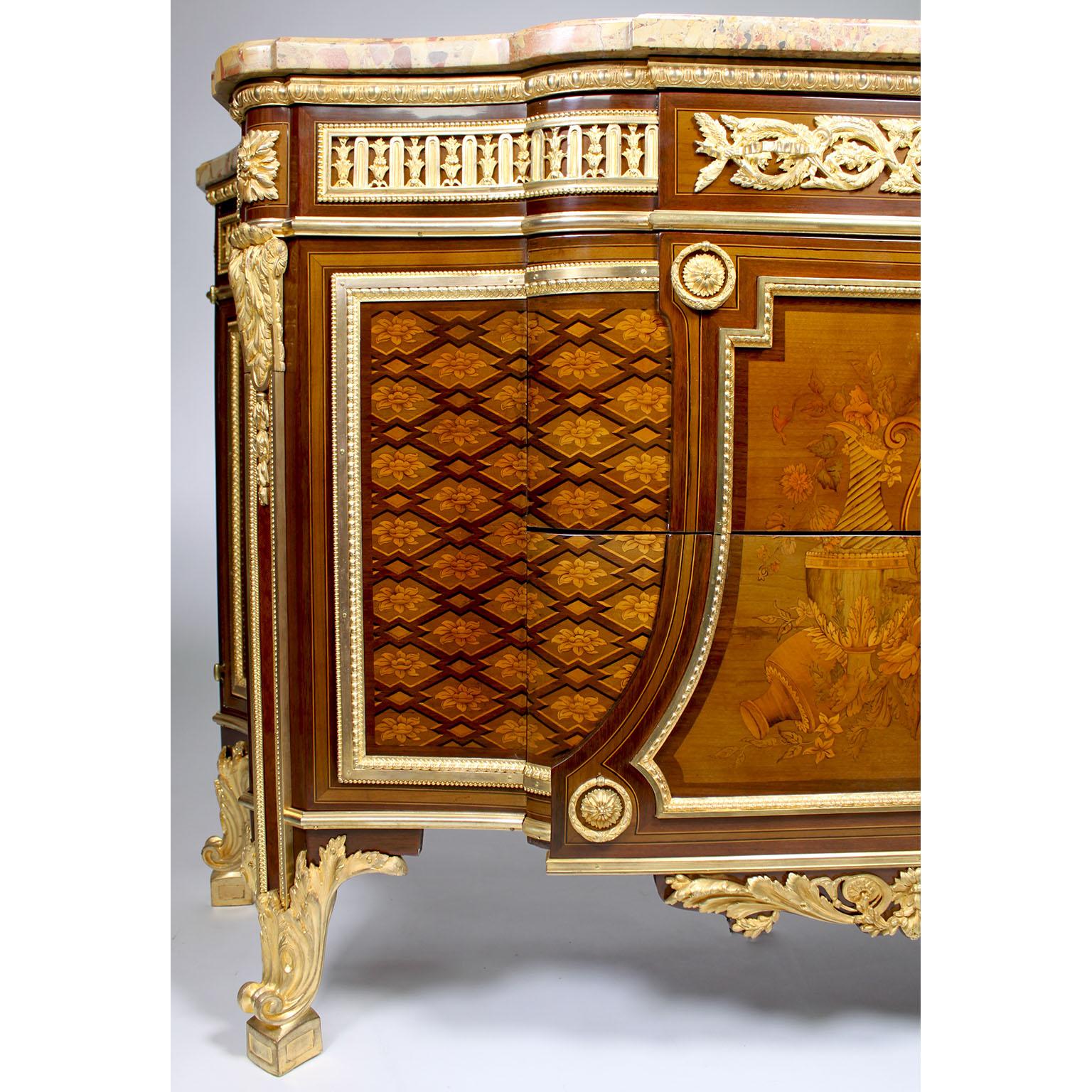 Französisch 19. Jahrhundert Louis XV-XVI Ormolu montiert Marqueterie Kommode Marmorplatte (Louis XVI.) im Angebot