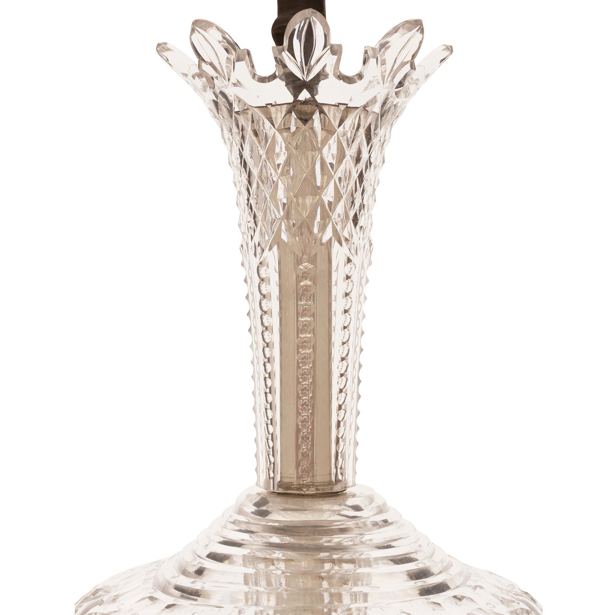 Französischer Louis-XVI-Kristall-Kronleuchter aus dem 19. Jahrhundert von Baccarat  (Louis XVI.) im Angebot
