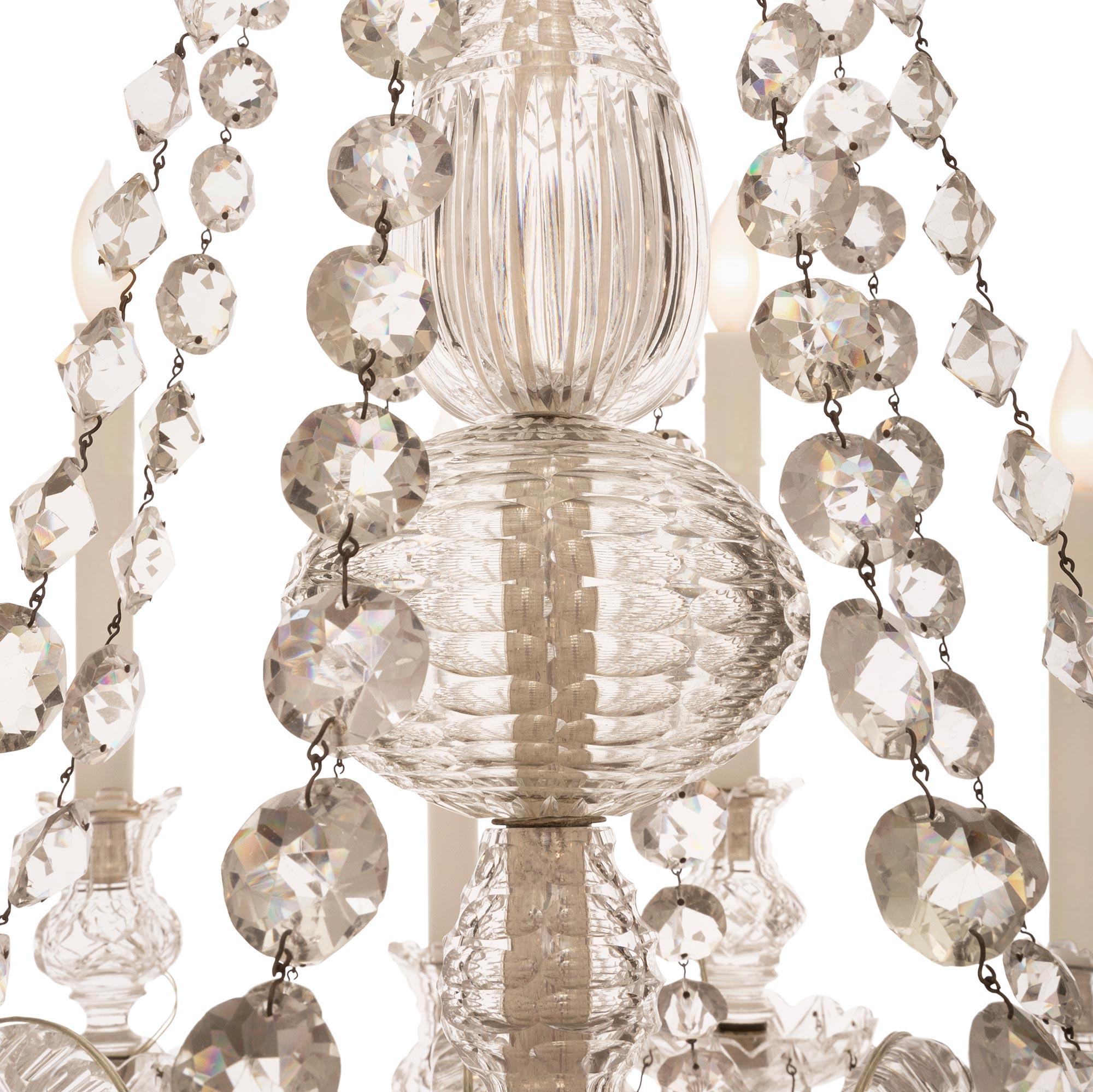 XIXe siècle Lustre en cristal de Baccarat de style Louis XVI du 19ème siècle.  en vente
