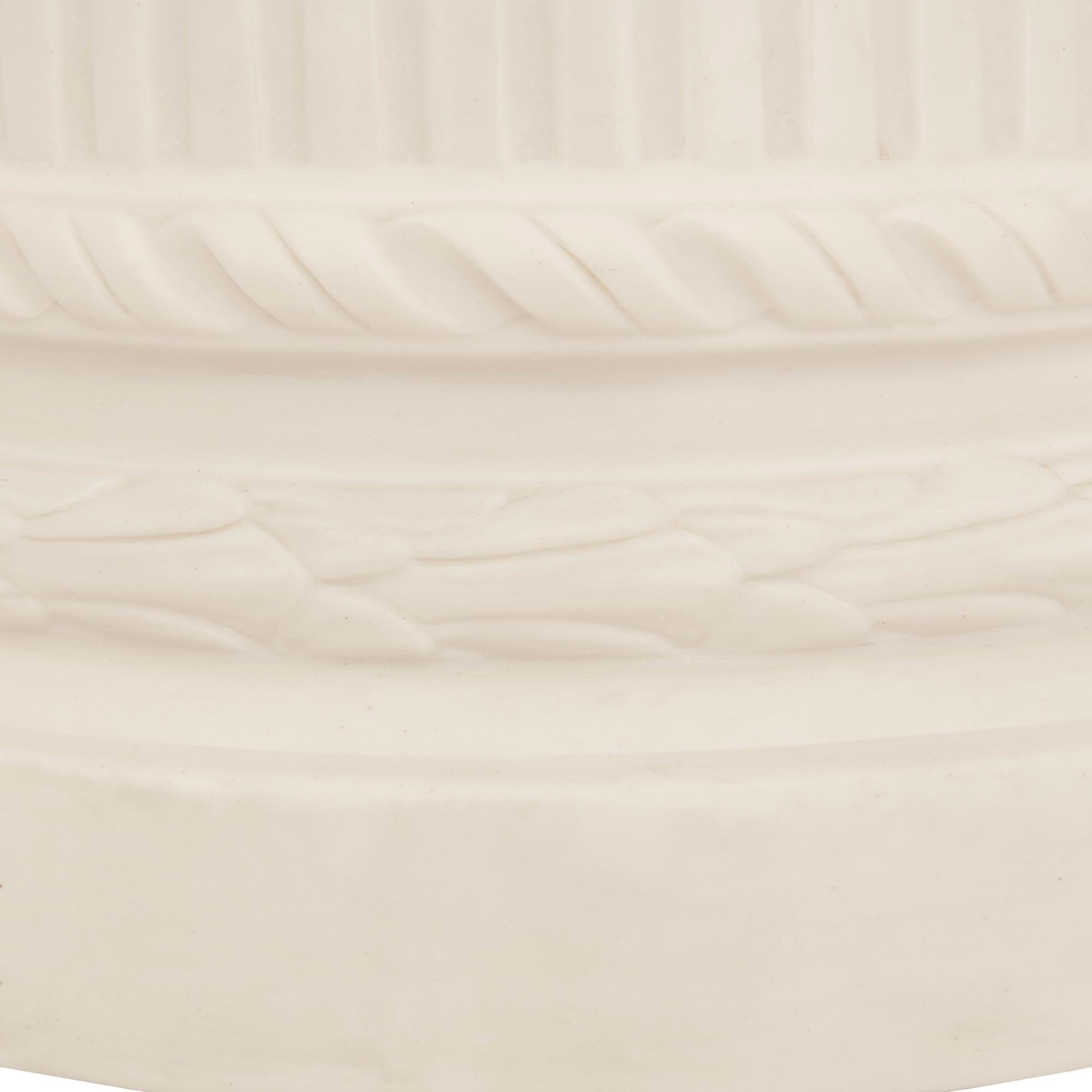 Buste en biscuit de porcelaine Louis XVI du 19ème siècle en vente 3