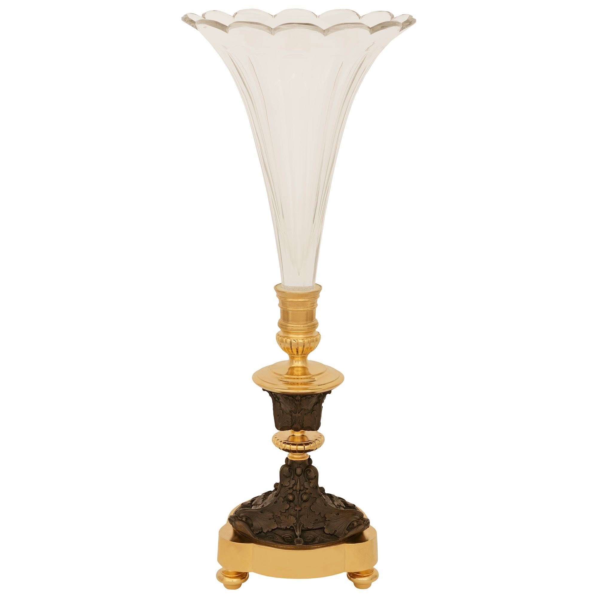 Luigi XVI Vaso francese del XIX secolo in bronzo, Ormolu e cristallo Baccarat di St. Louis Crystal in vendita