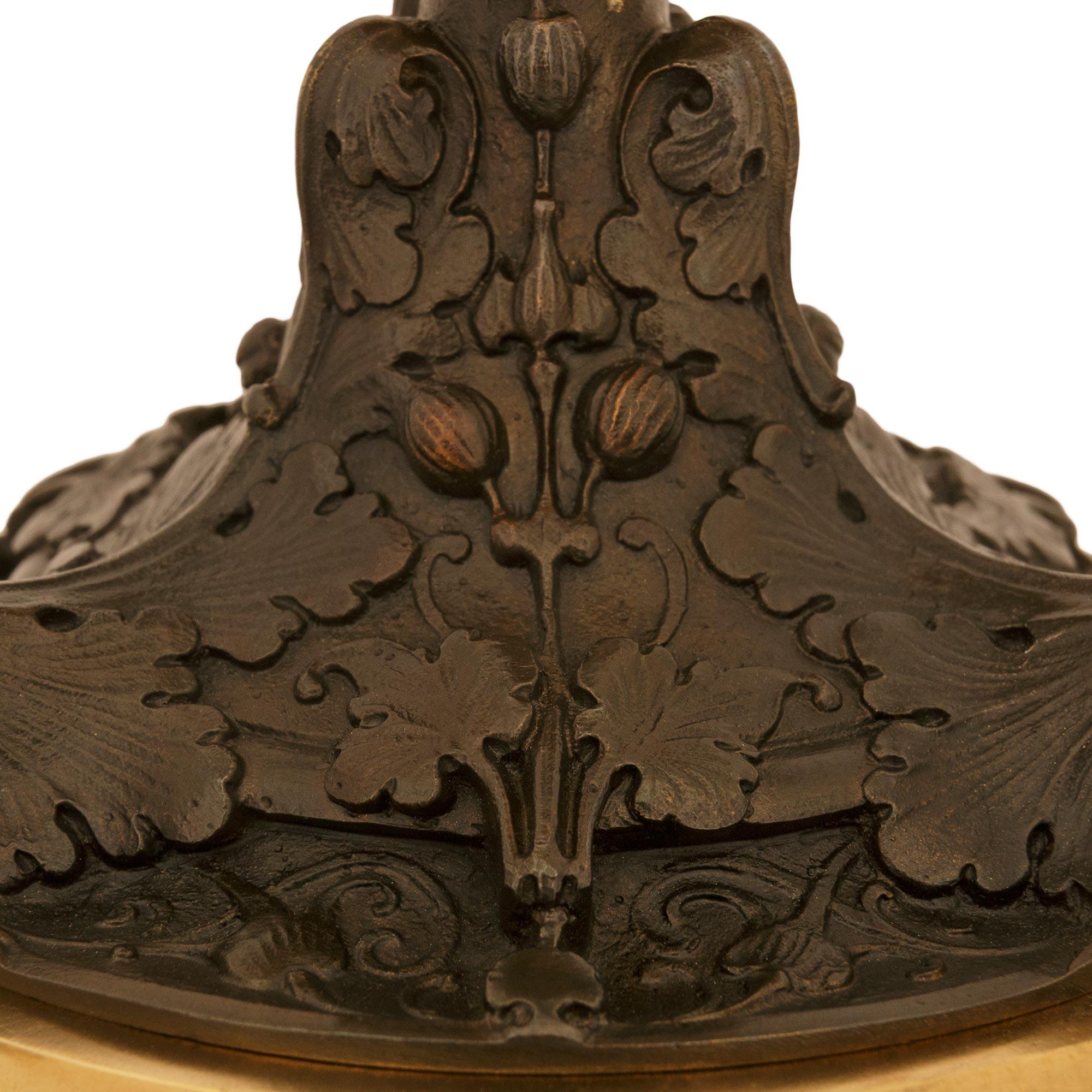 Vaso francese del XIX secolo in bronzo, Ormolu e cristallo Baccarat di St. Louis Crystal In condizioni buone in vendita a West Palm Beach, FL
