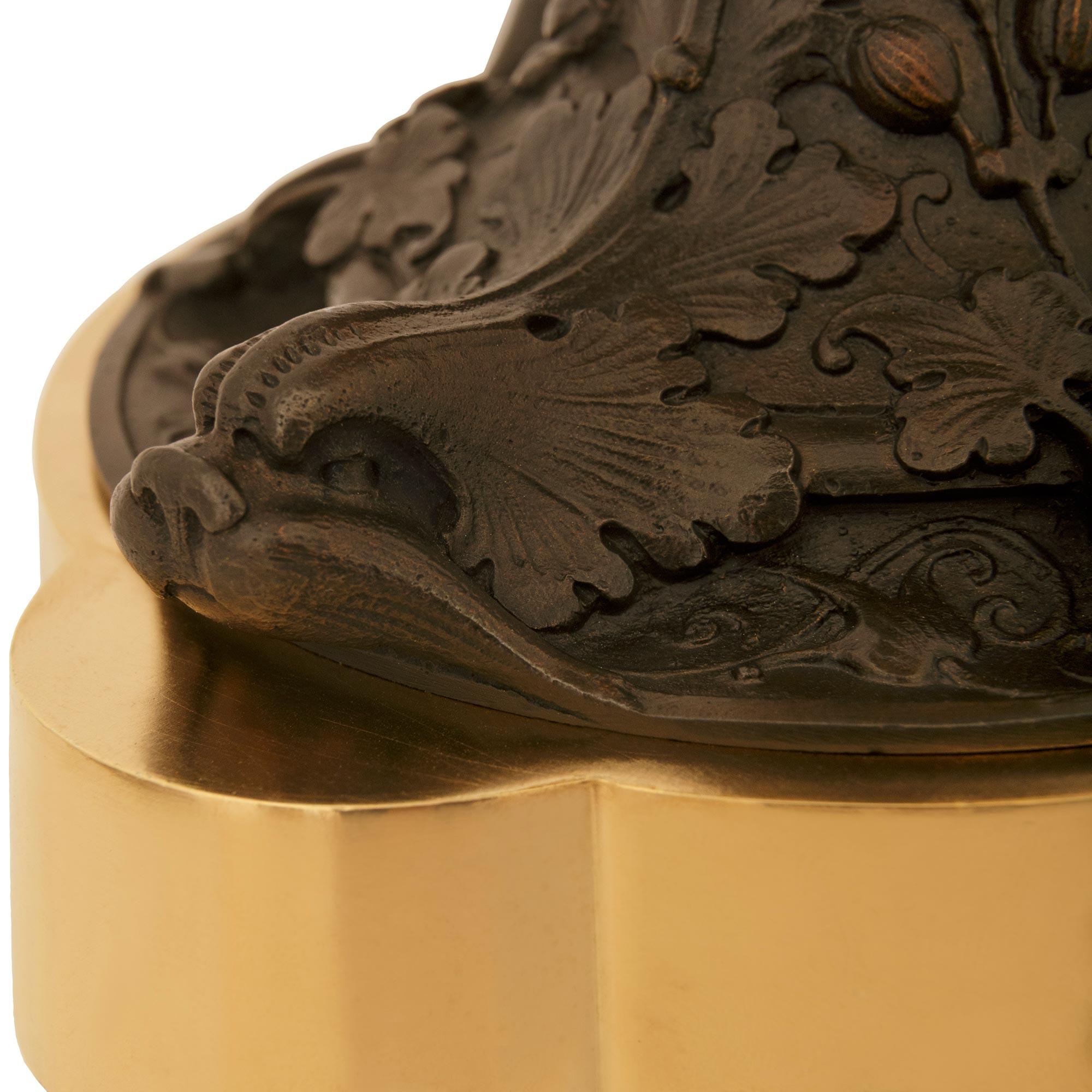 Bronzo Vaso francese del XIX secolo in bronzo, Ormolu e cristallo Baccarat di St. Louis Crystal in vendita