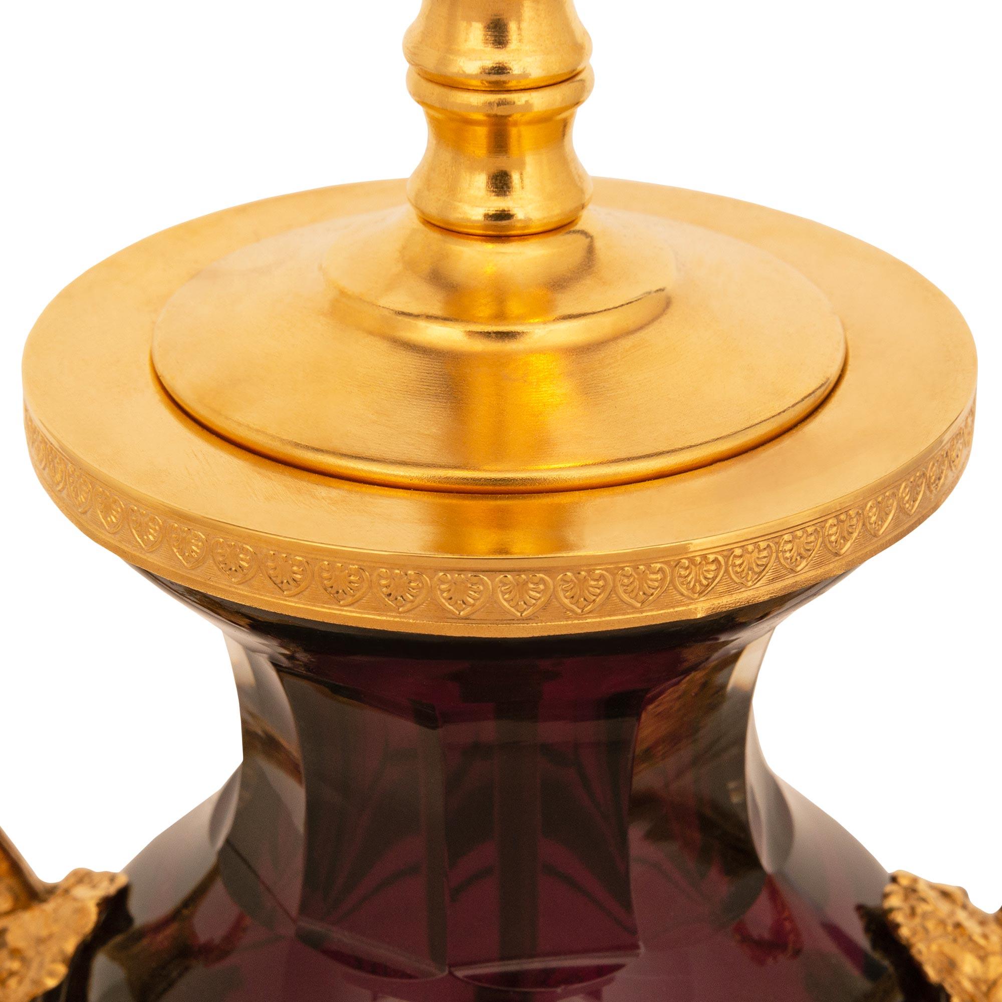 Lámpara francesa del siglo XIX de cristal y ormolu de estilo Luis XVI Cristal en venta