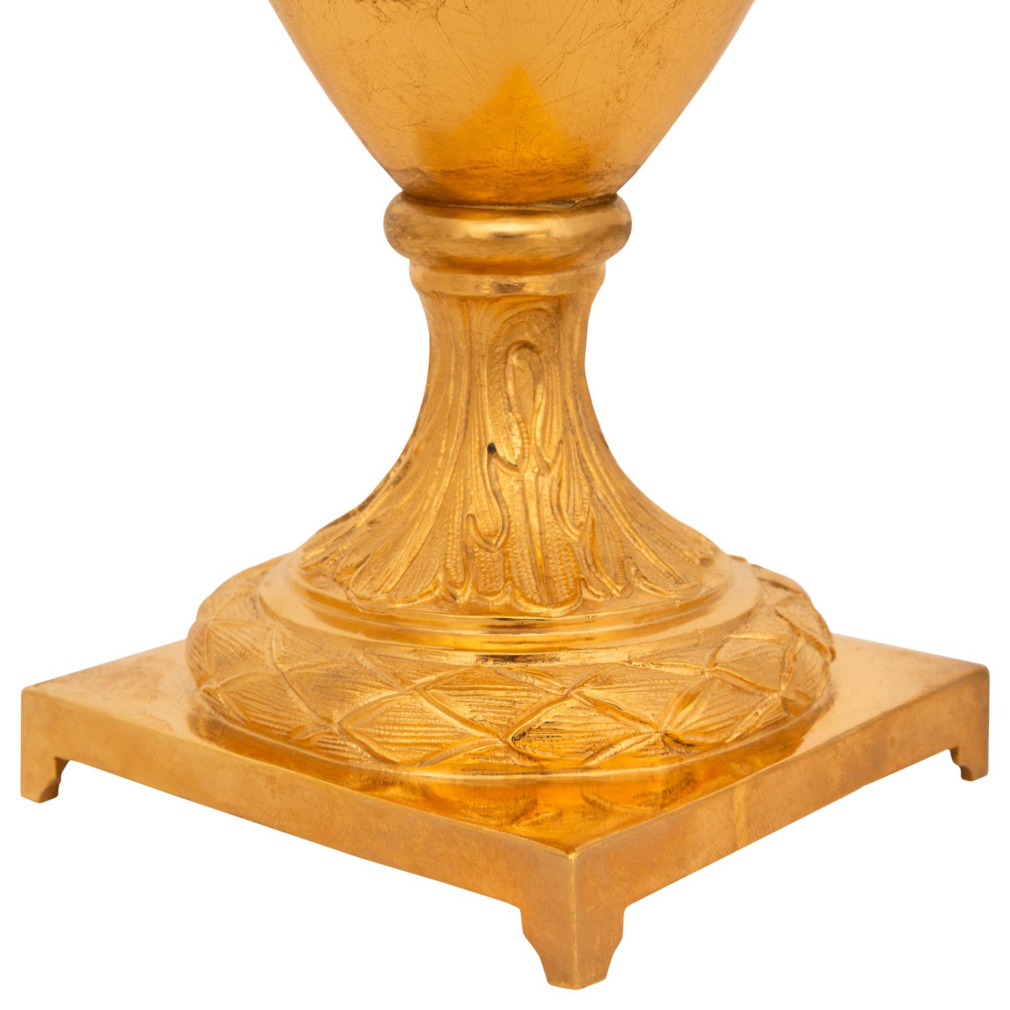 Lámpara francesa del siglo XIX de cristal y ormolu de estilo Luis XVI en venta 3