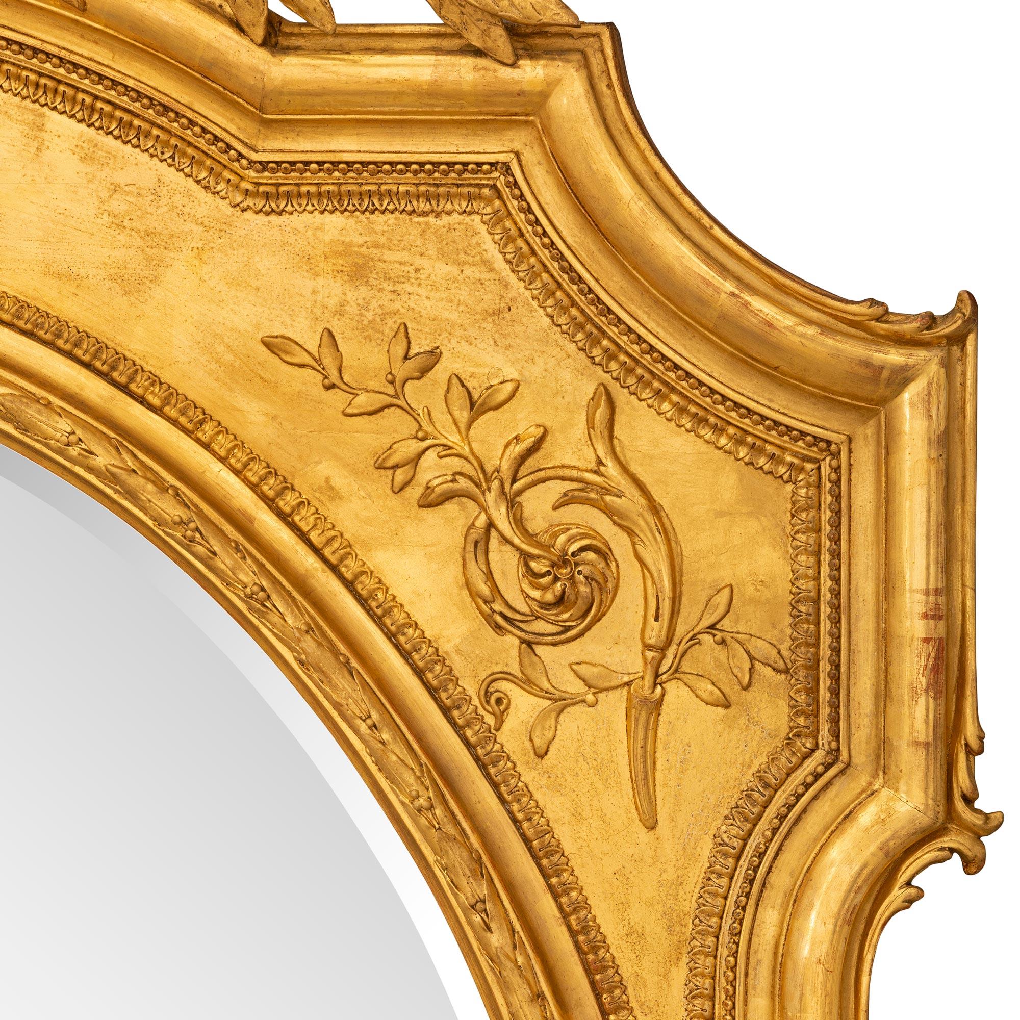 Miroir en bois doré de style Louis XVI du XIXe siècle en vente 2
