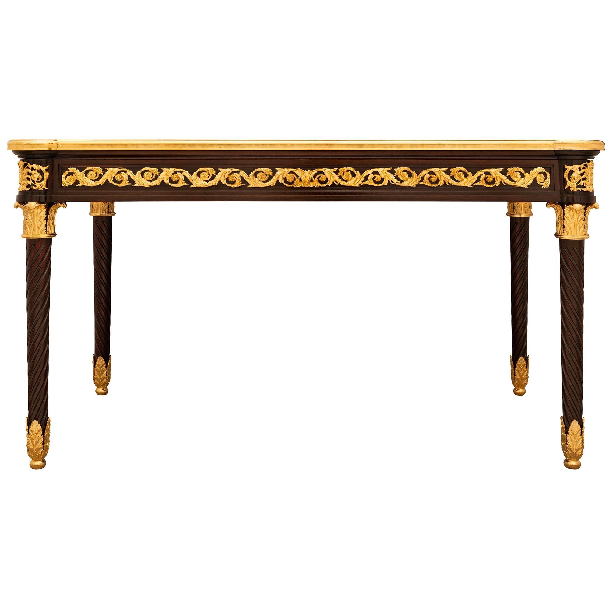 Scrivania francese del XIX secolo in mogano Luigi XVI e ormolu in vendita 7