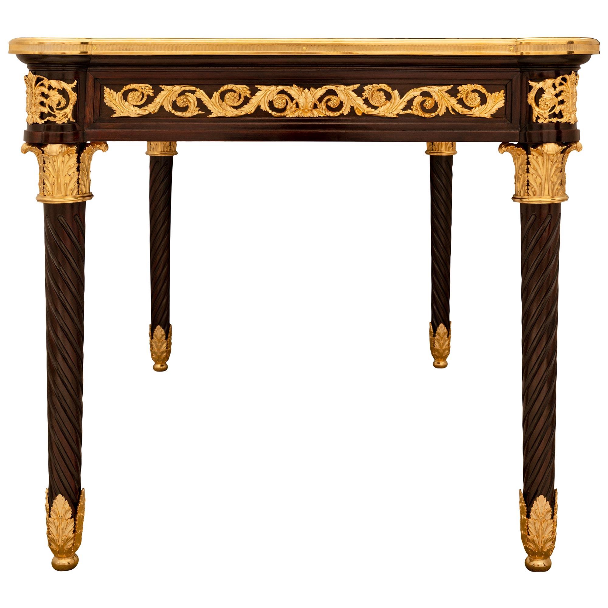 Similoro Scrivania francese del XIX secolo in mogano Luigi XVI e ormolu in vendita
