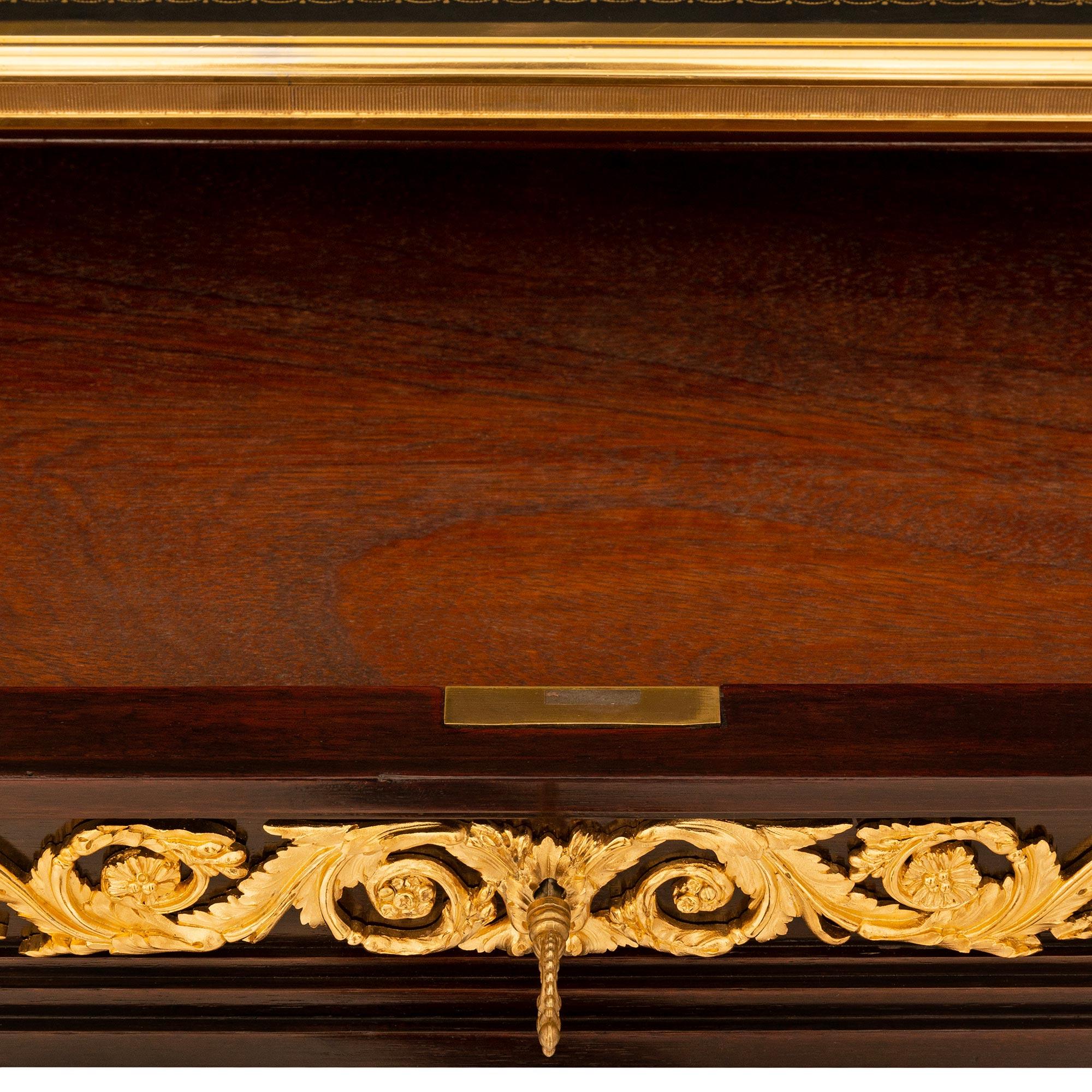 Scrivania francese del XIX secolo in mogano Luigi XVI e ormolu in vendita 4