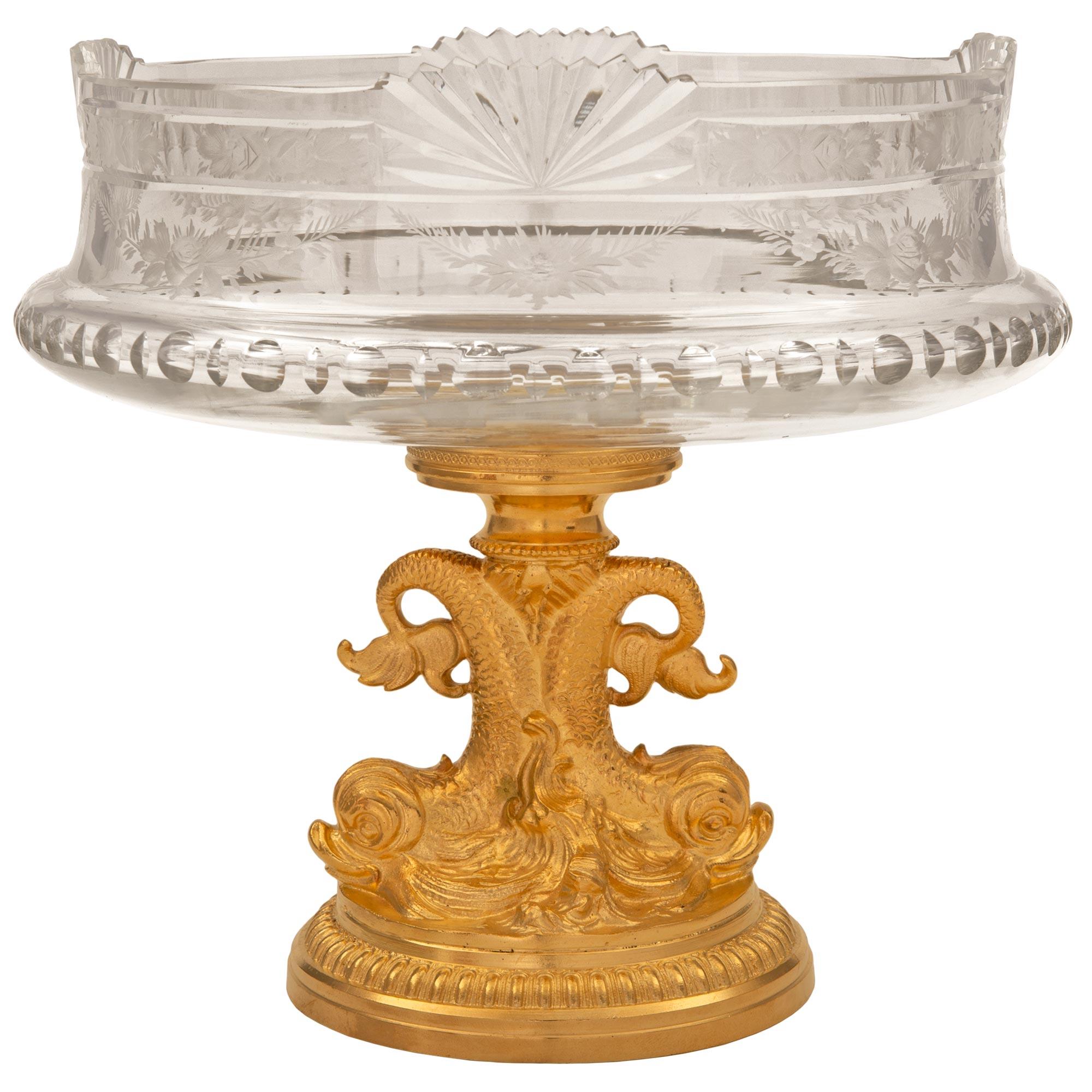 Franzsische Tafelaufsatz-Schale aus Goldbronze und Baccarat-Kristall im Louis-XVI-Stil des 19. Jahrhunderts (Louis XVI.) im Angebot