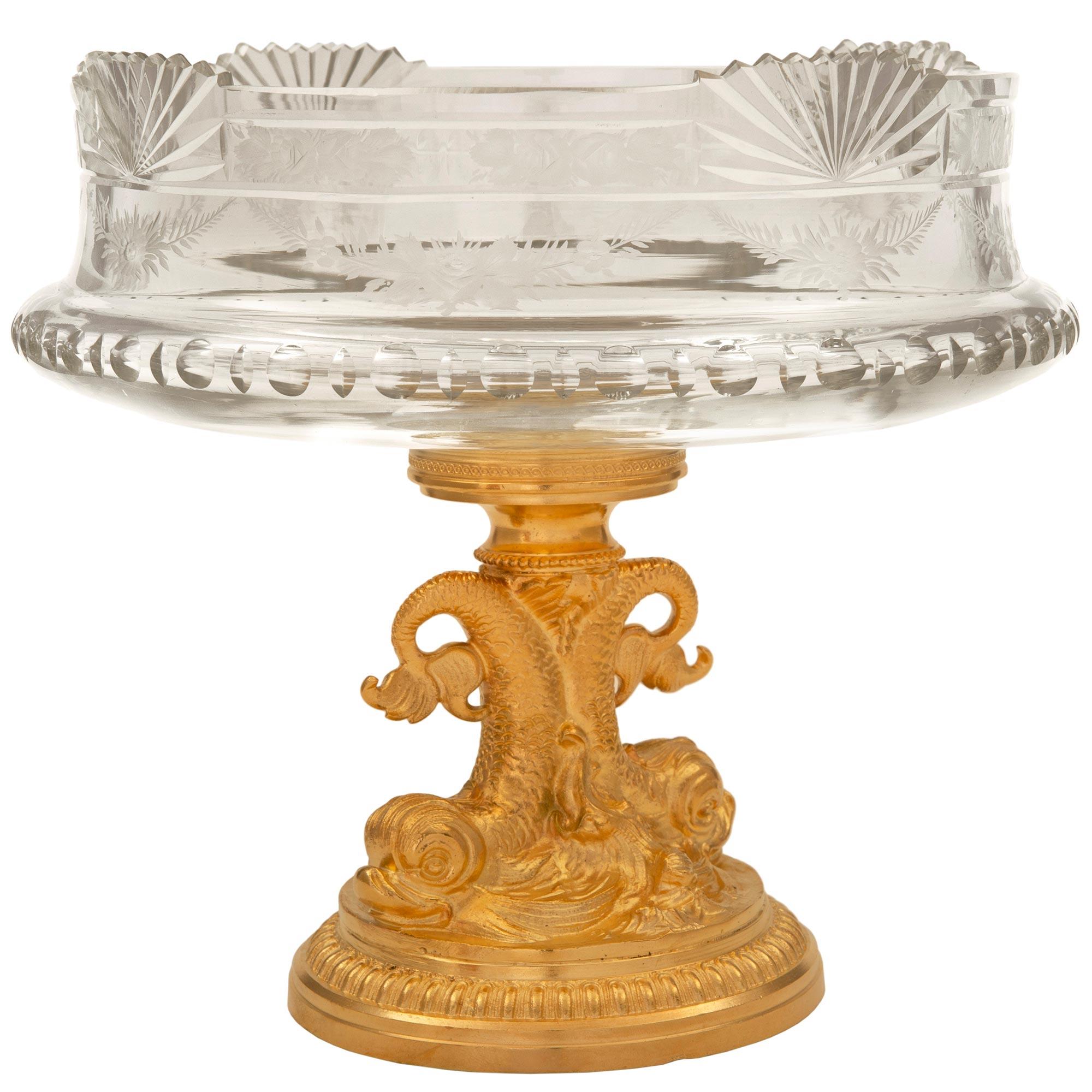 Franzsische Tafelaufsatz-Schale aus Goldbronze und Baccarat-Kristall im Louis-XVI-Stil des 19. Jahrhunderts (Französisch) im Angebot