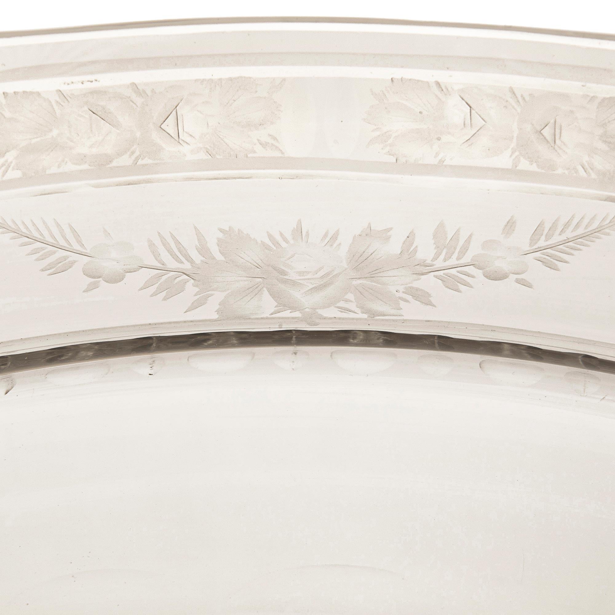 Franzsische Tafelaufsatz-Schale aus Goldbronze und Baccarat-Kristall im Louis-XVI-Stil des 19. Jahrhunderts im Angebot 2