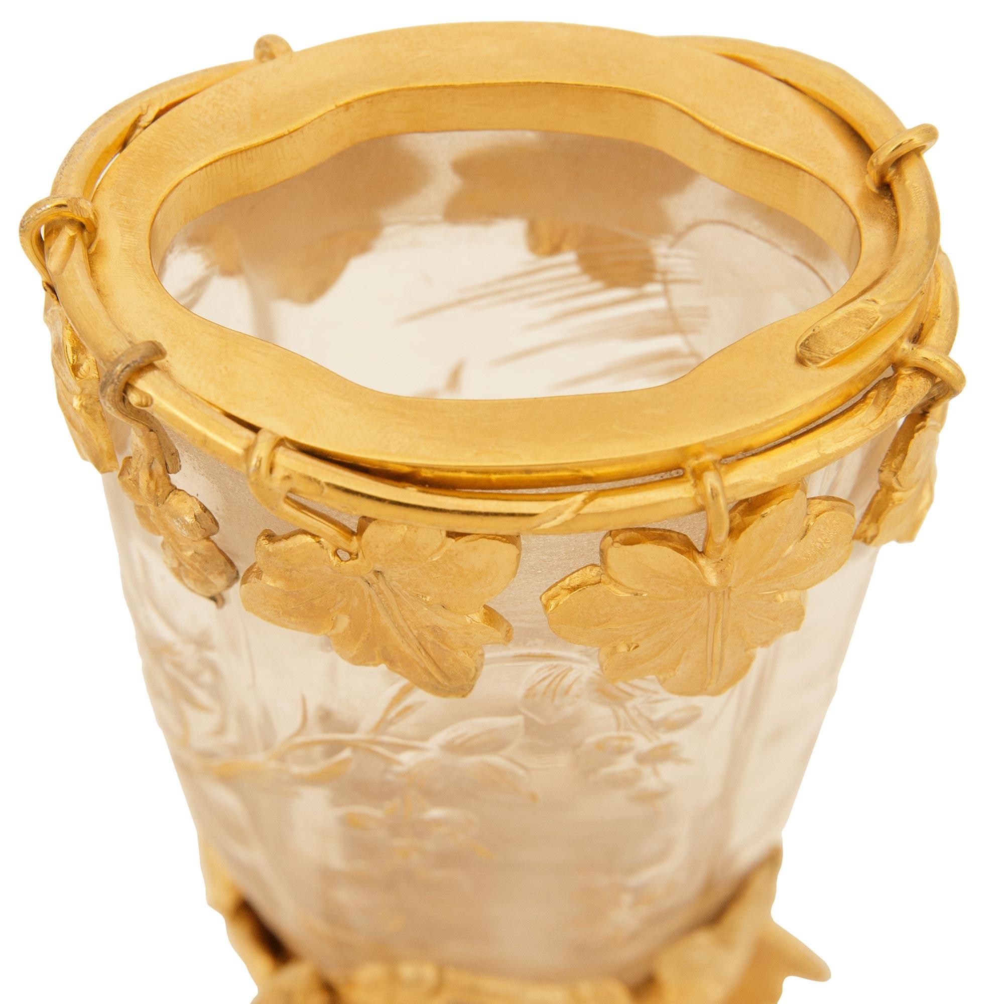 Vaso in ormolu e cristallo di Baccarat del XIX secolo, in stile Luigi XVI in vendita 5