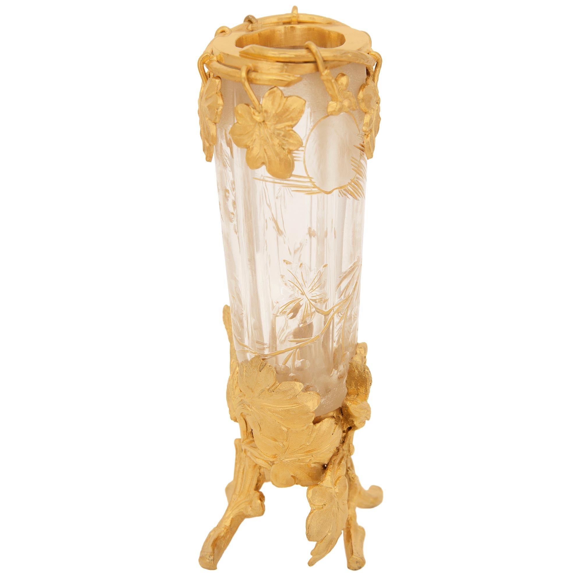 Vaso in ormolu e cristallo di Baccarat del XIX secolo, in stile Luigi XVI In condizioni buone in vendita a West Palm Beach, FL