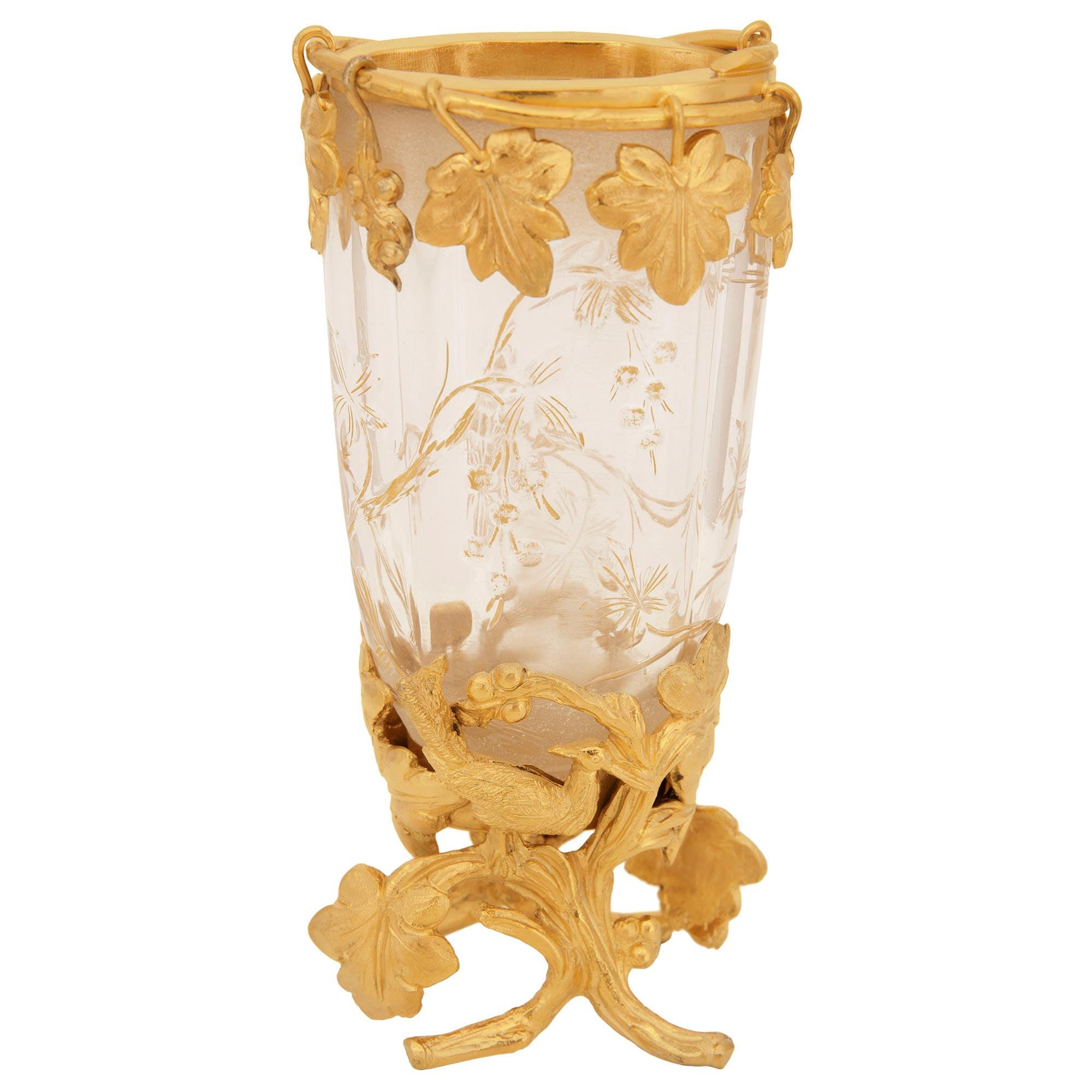 Cristallo Vaso in ormolu e cristallo di Baccarat del XIX secolo, in stile Luigi XVI in vendita