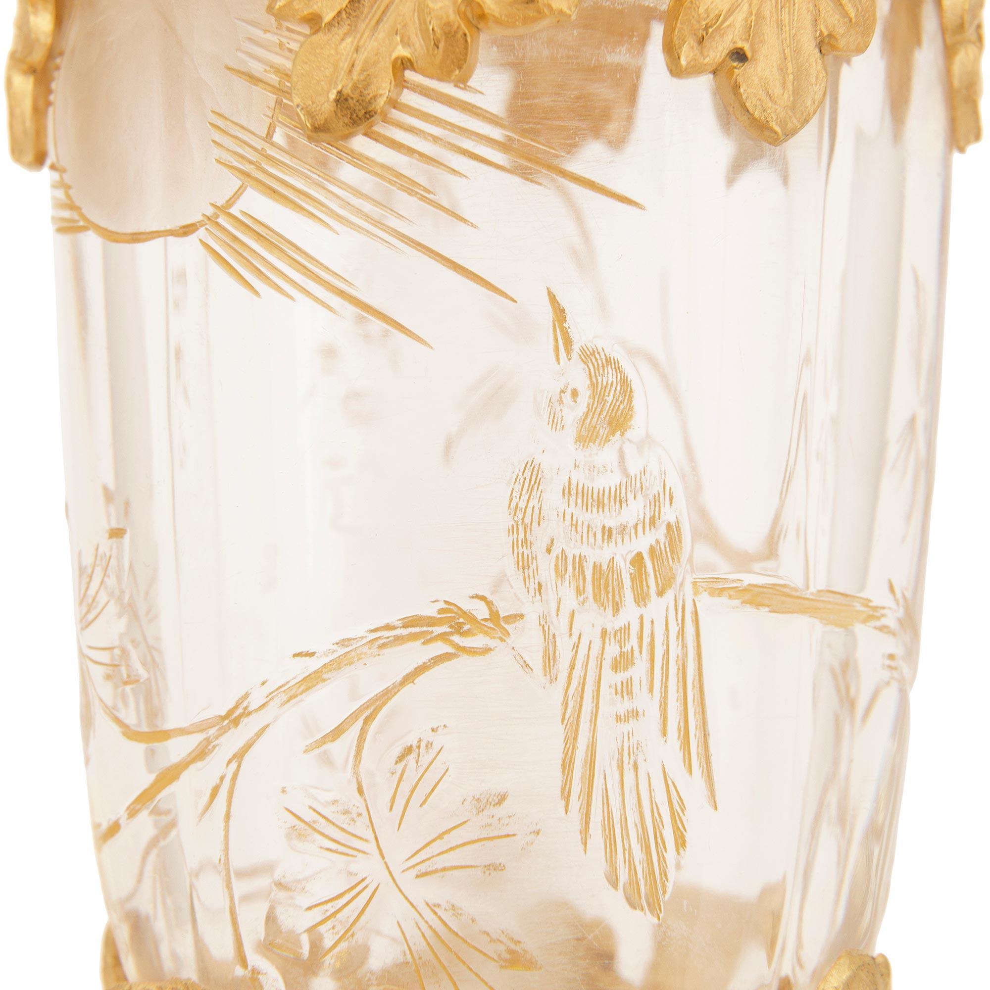 Vaso in ormolu e cristallo di Baccarat del XIX secolo, in stile Luigi XVI in vendita 2
