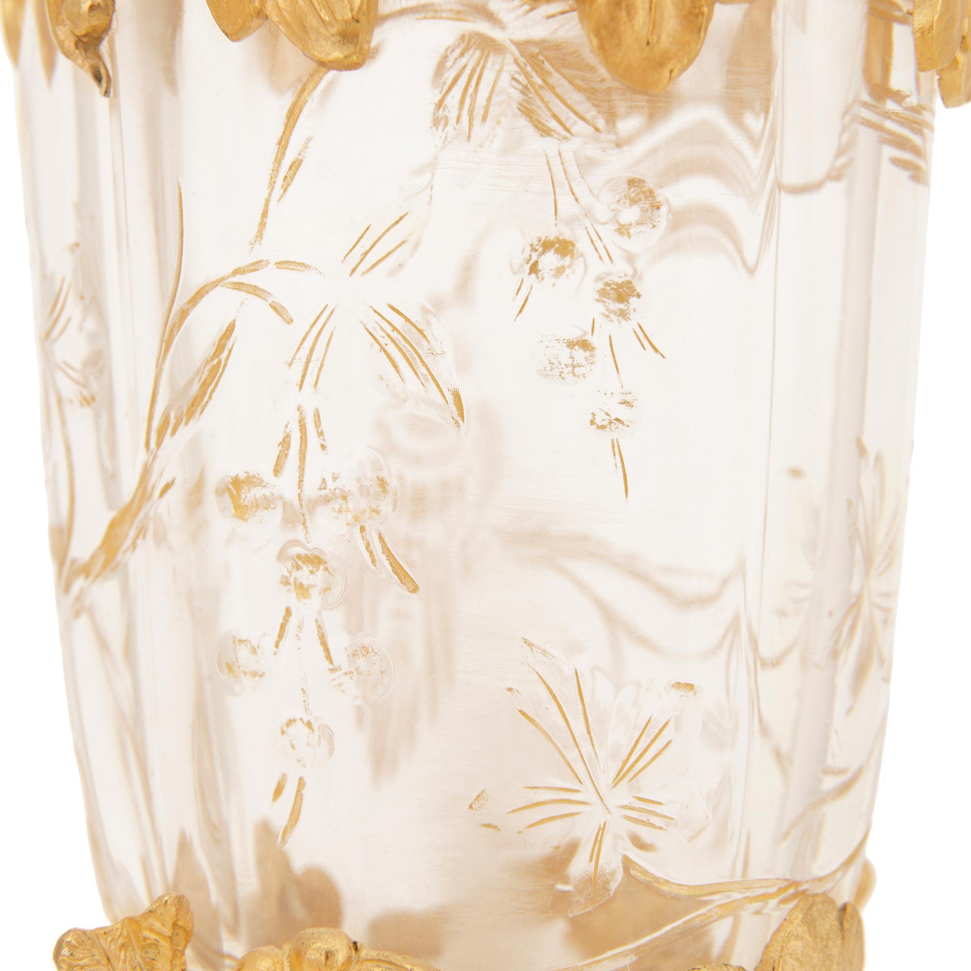 Vaso in ormolu e cristallo di Baccarat del XIX secolo, in stile Luigi XVI in vendita 3