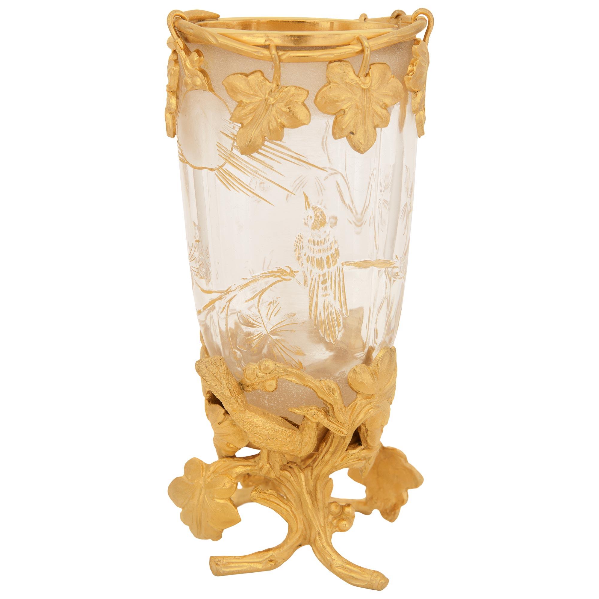 Vaso in ormolu e cristallo di Baccarat del XIX secolo, in stile Luigi XVI