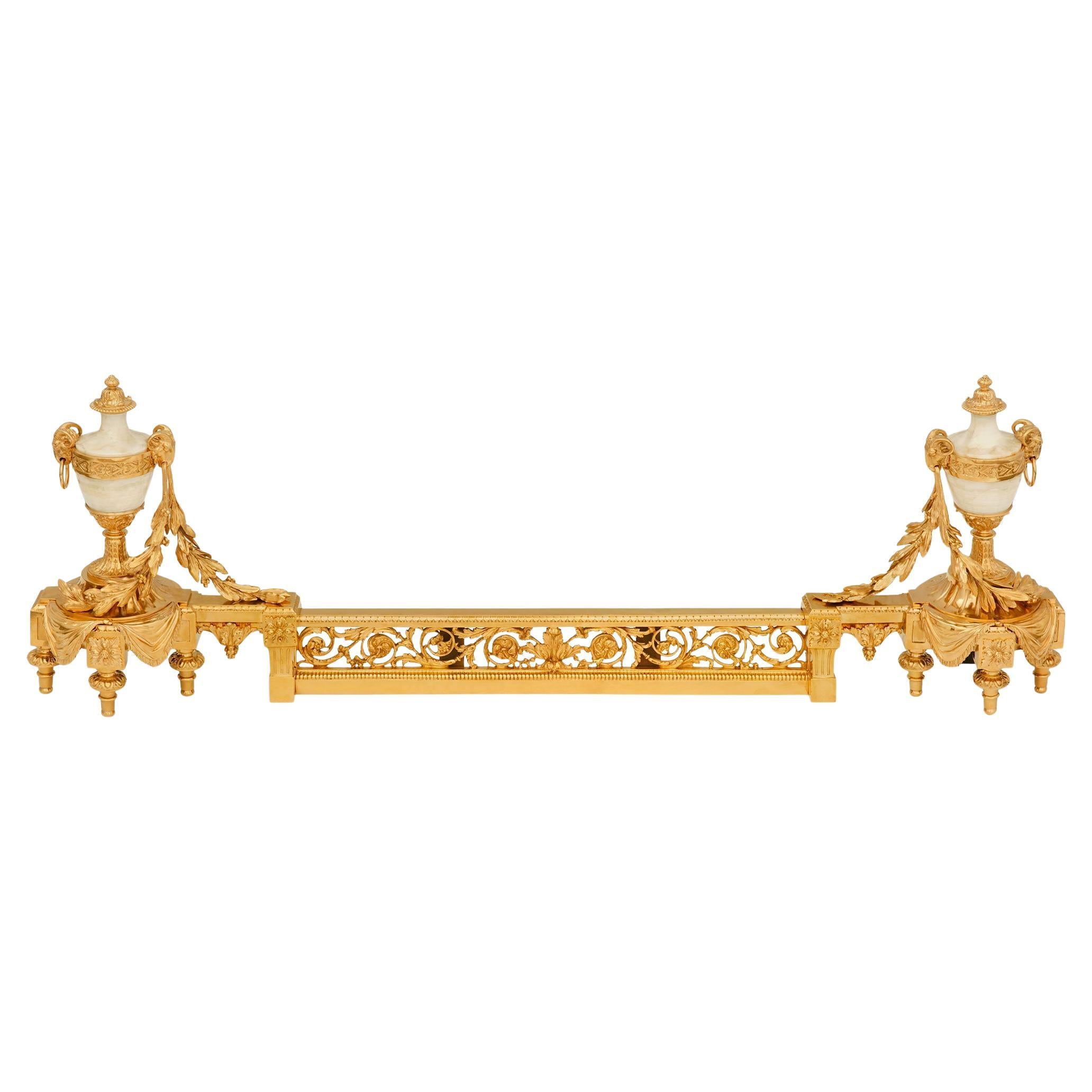 Juego de Ormolu y Ónice y hierro del siglo XIX francés de estilo Luis XVI en venta