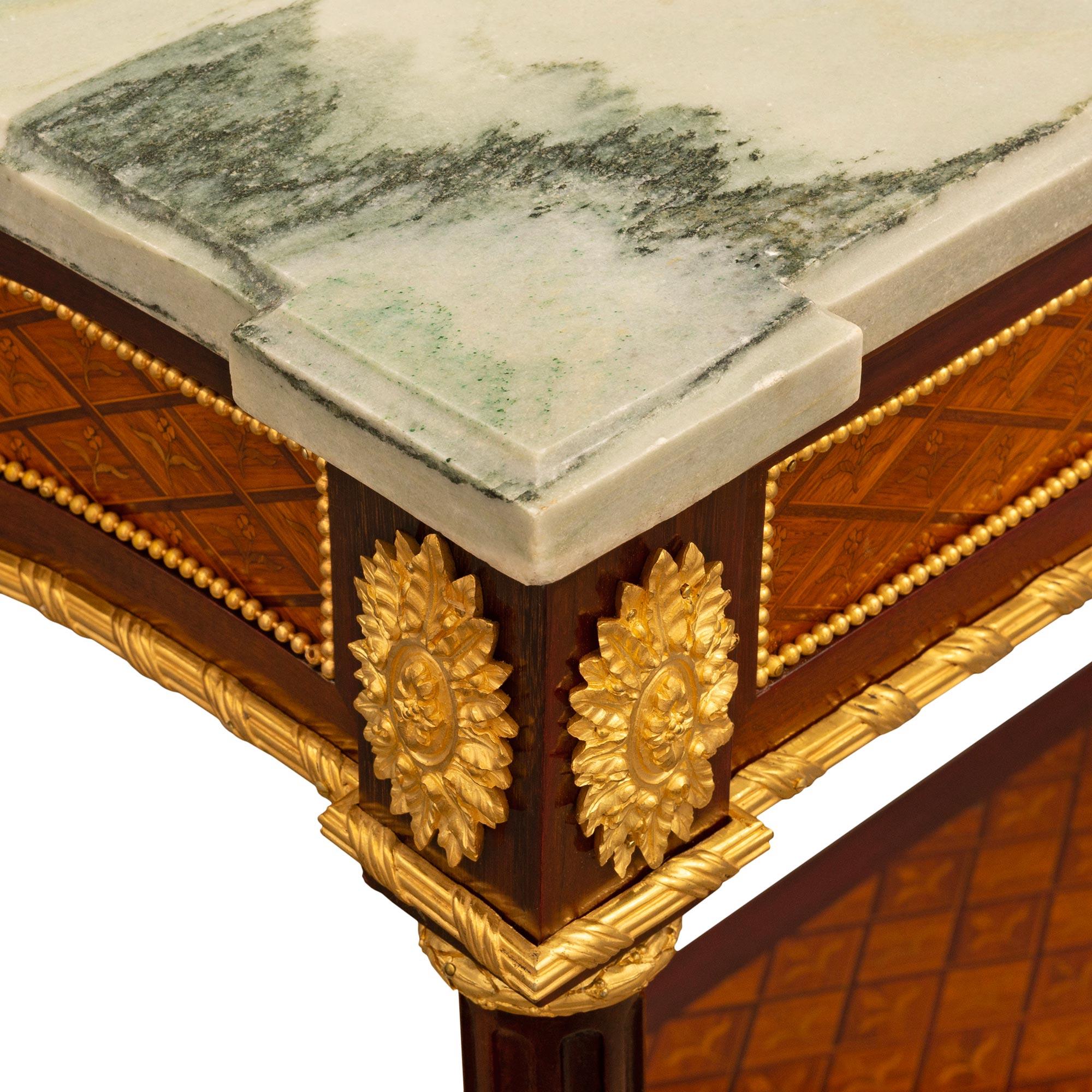 Consola de mármol de caoba tulipwood ormolu estilo Luis XVI del siglo XIX francés Ormolú en venta