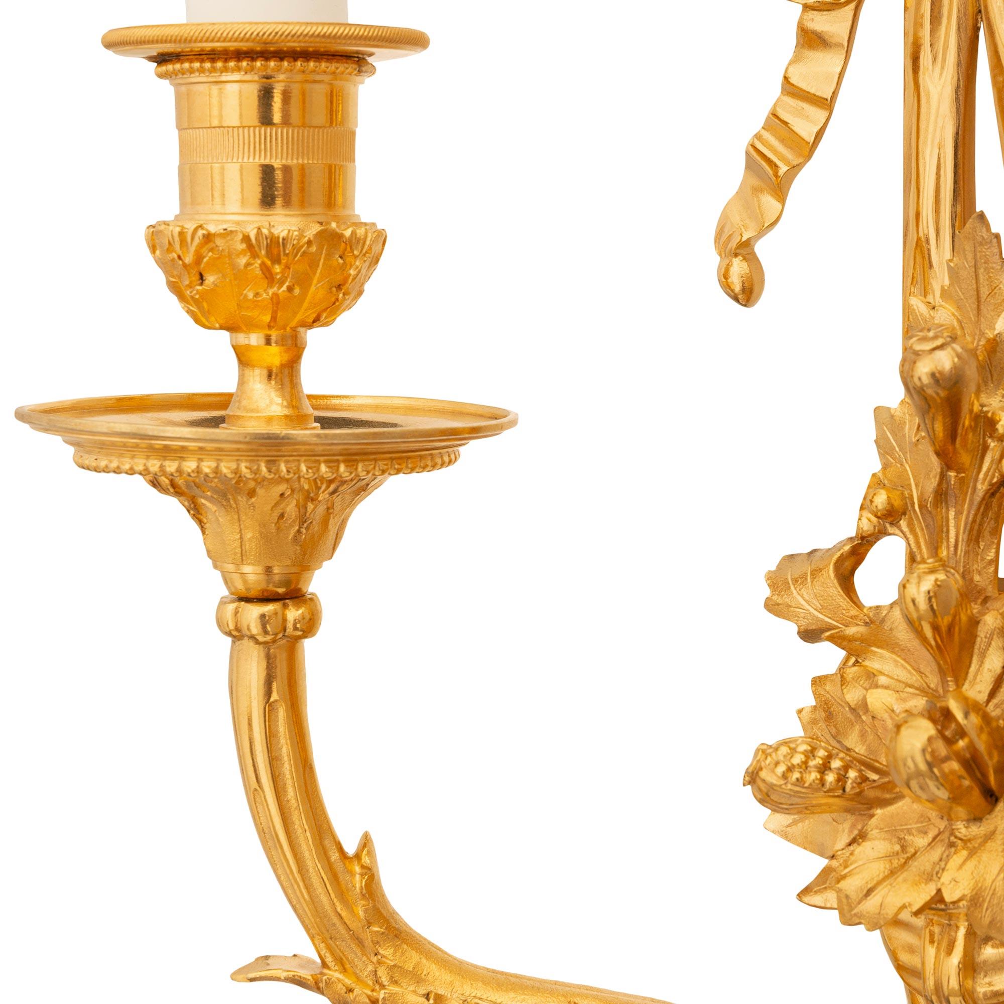 A  Applique francesi del XIX secolo in stile Luigi XVI in ormolu in vendita 1