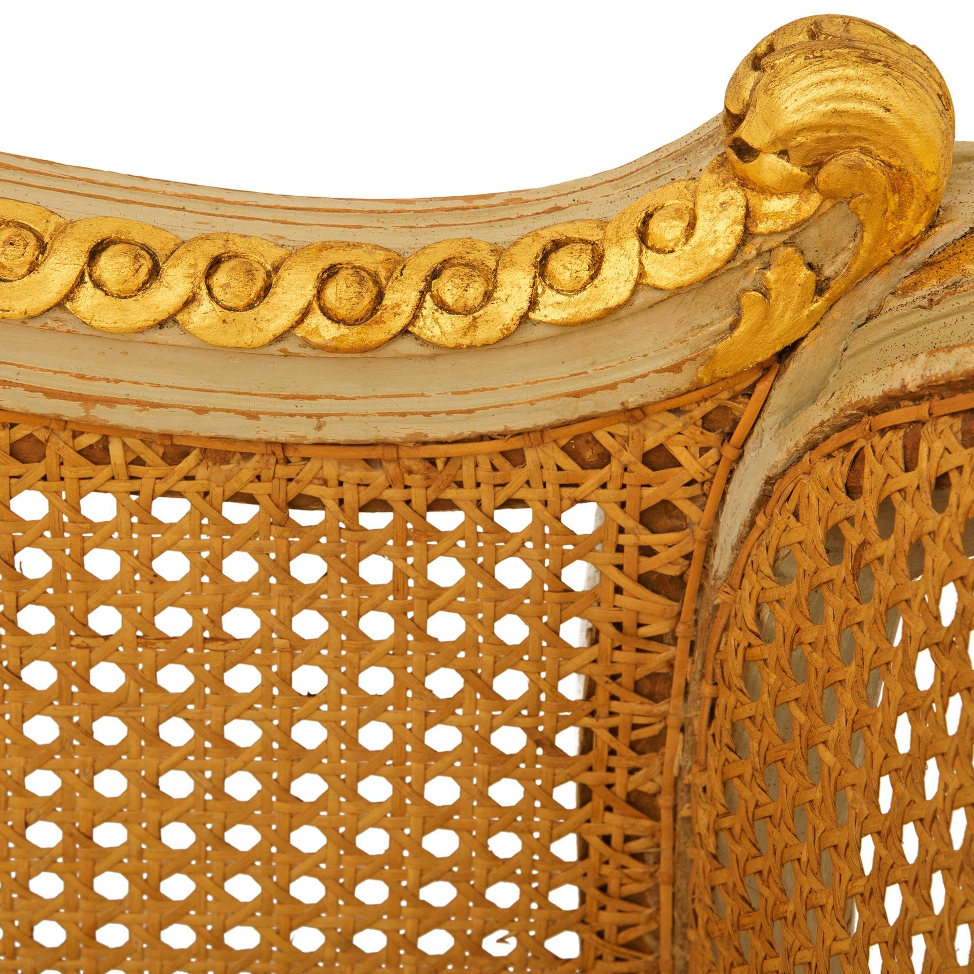 Banc français du 19ème siècle, de style Louis XVI, patiné et en bois doré. en vente 1